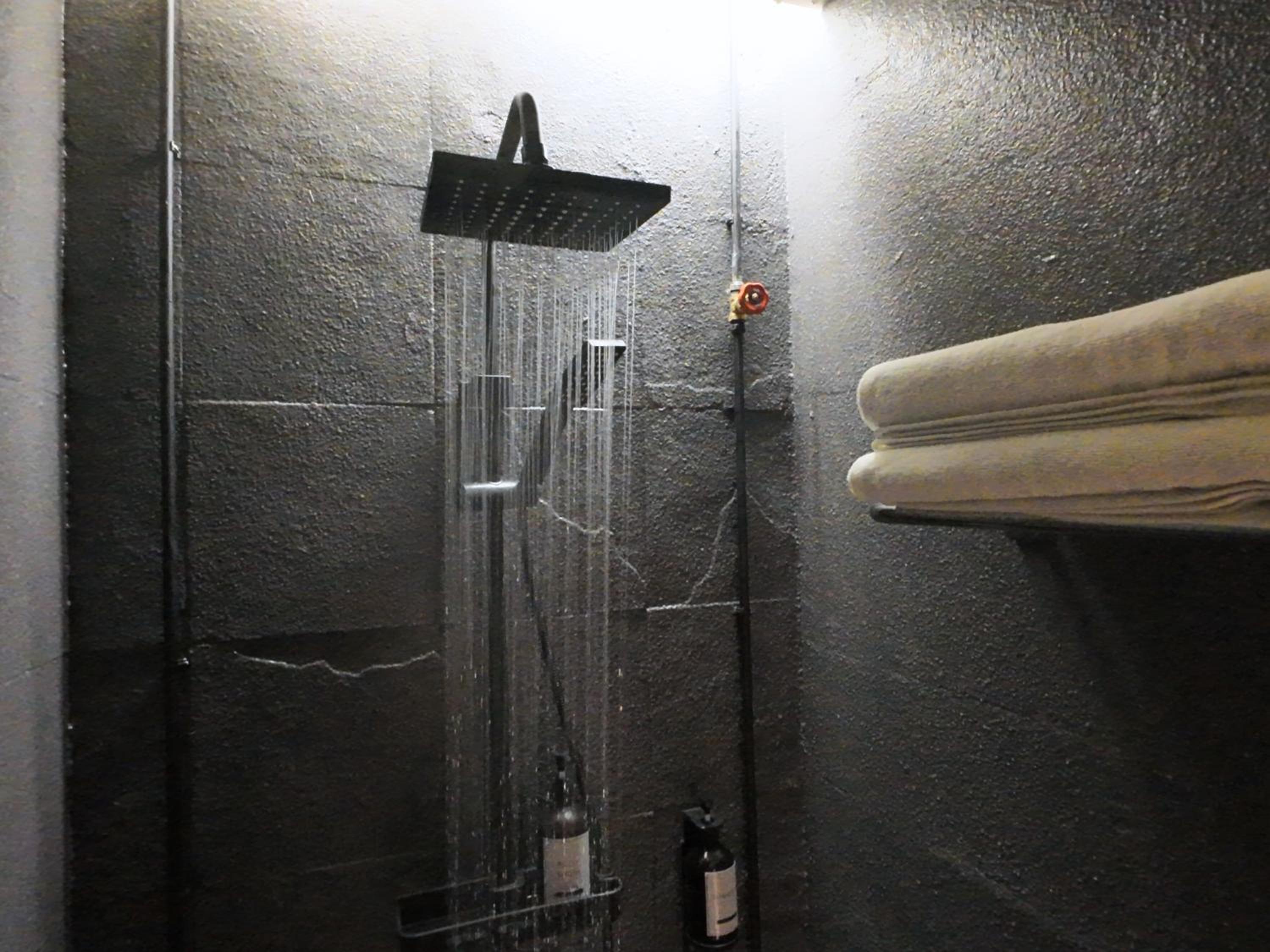 Standard Twin Room - Photo 5