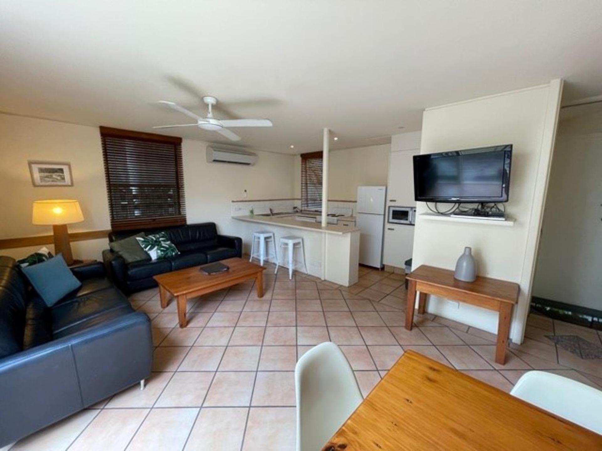 Super Budget Beach House - 1 Bedroom