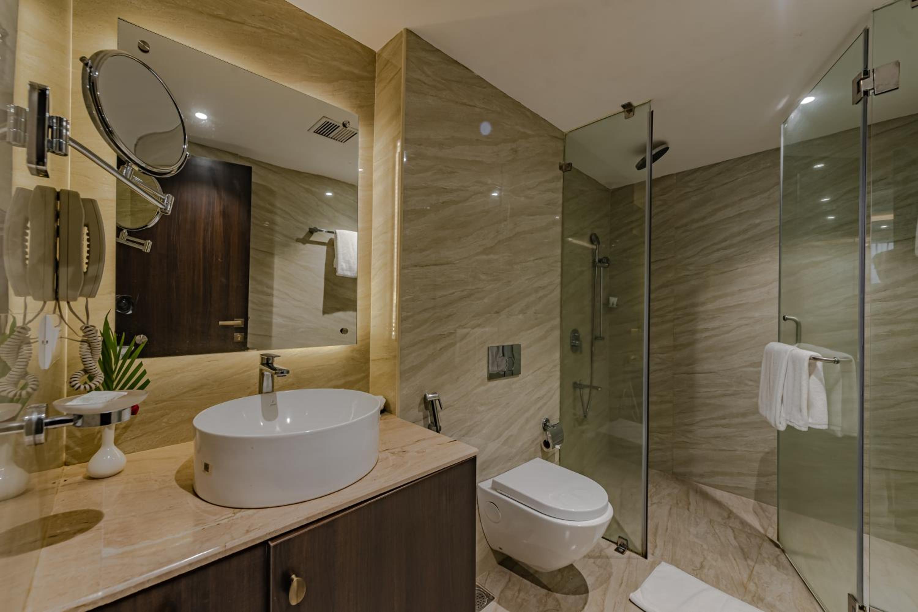 Executive Suite - Photo 2
