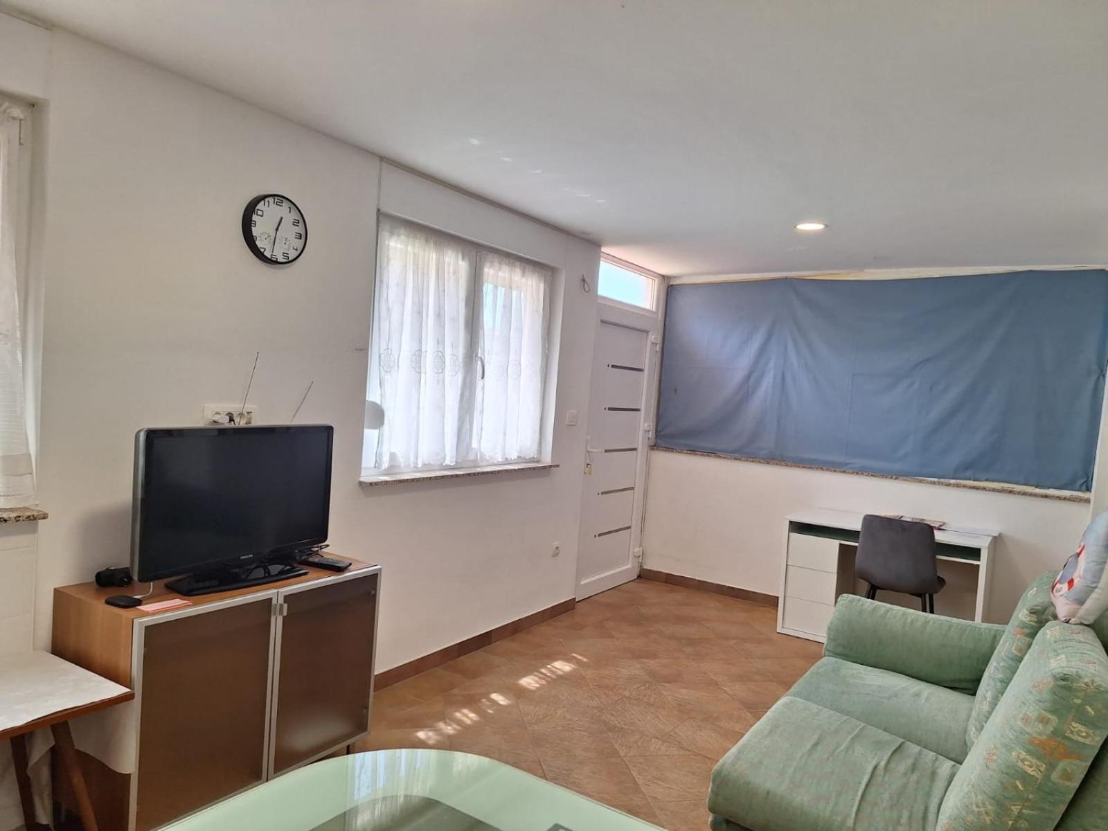 Apartment with Garden View