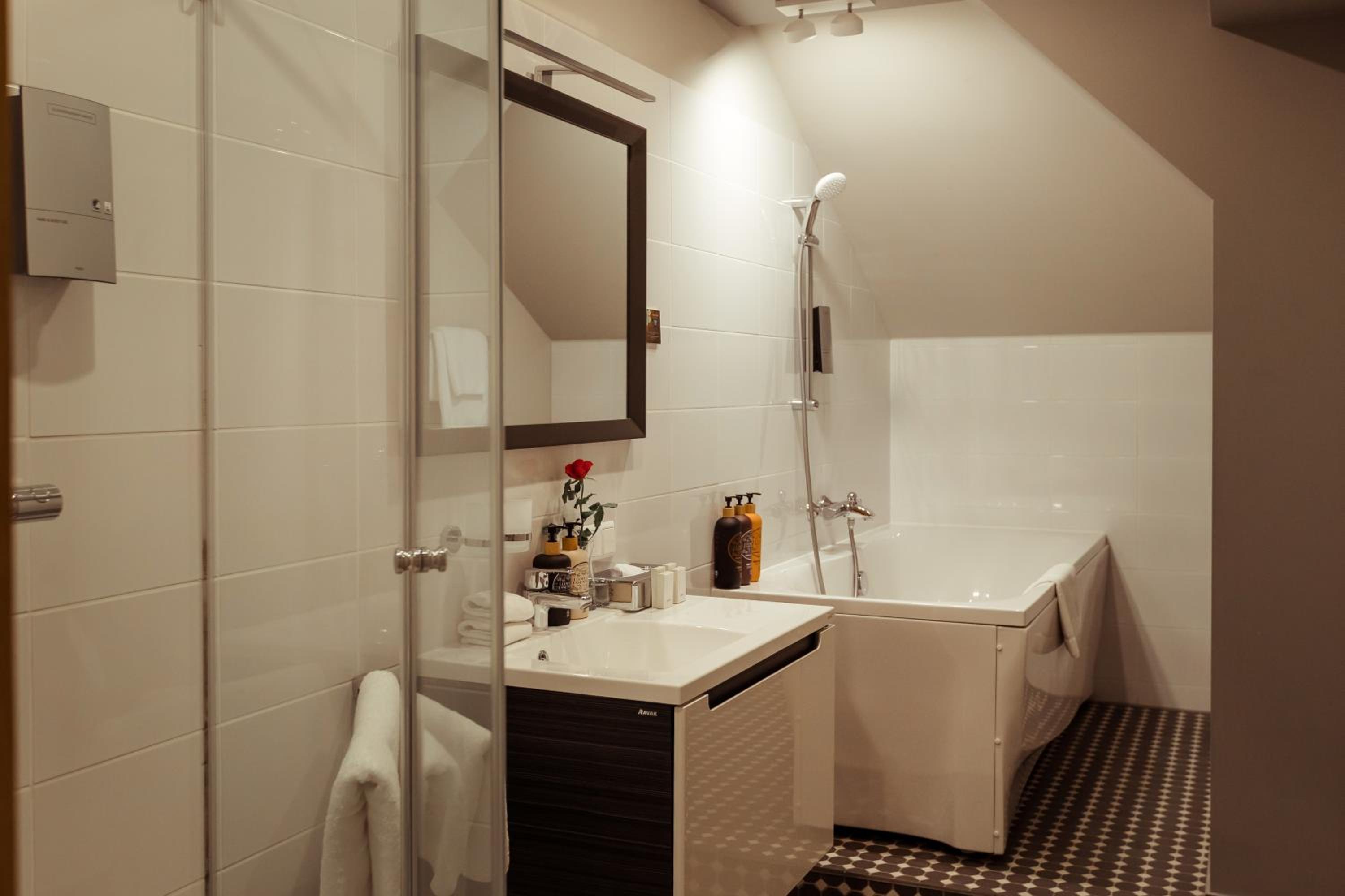 One-Bedroom Apartment - Photo 14