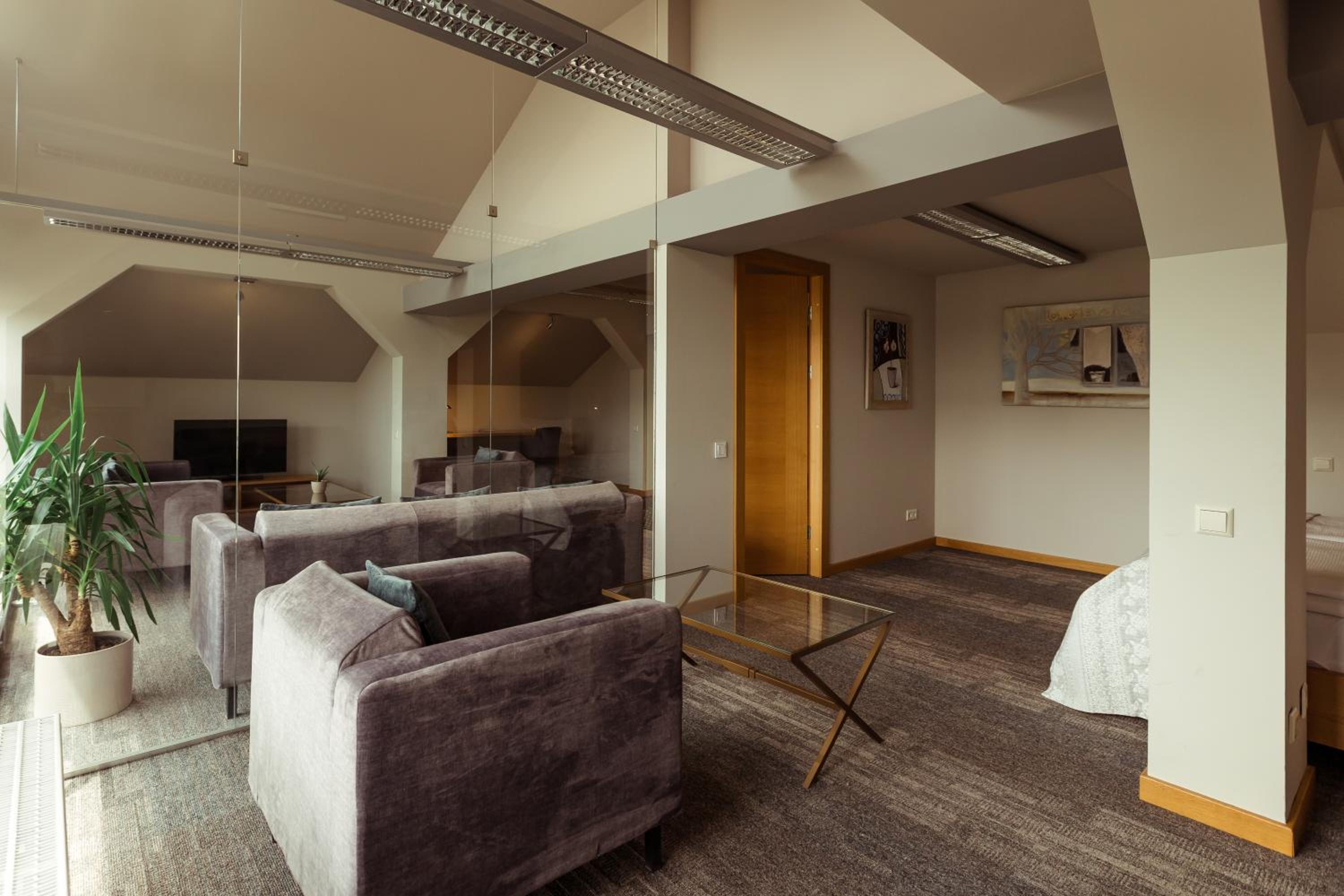 One-Bedroom Apartment - Photo 6