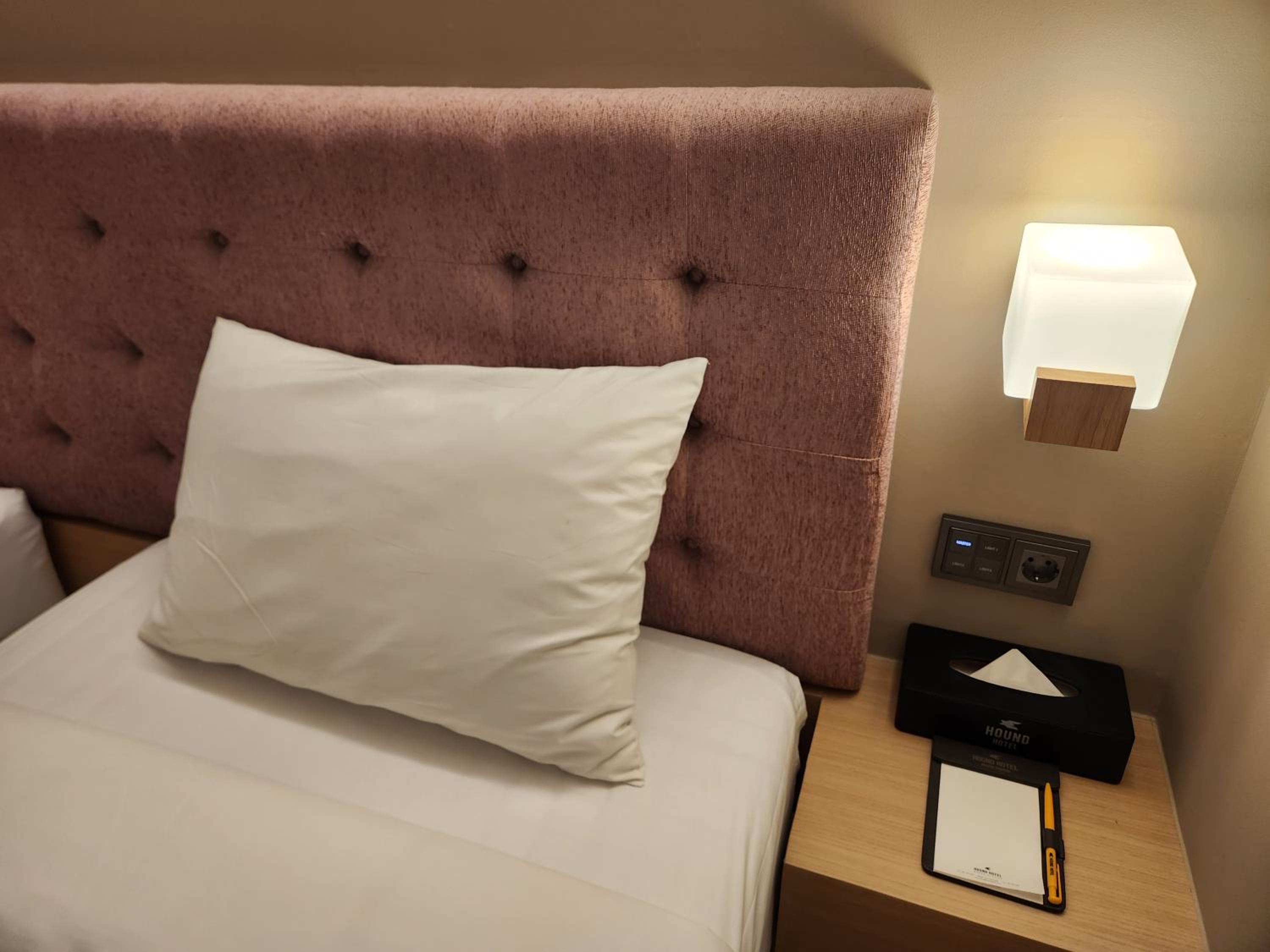 Standard Twin Room with Free access to Rooftop pool - Photo 8