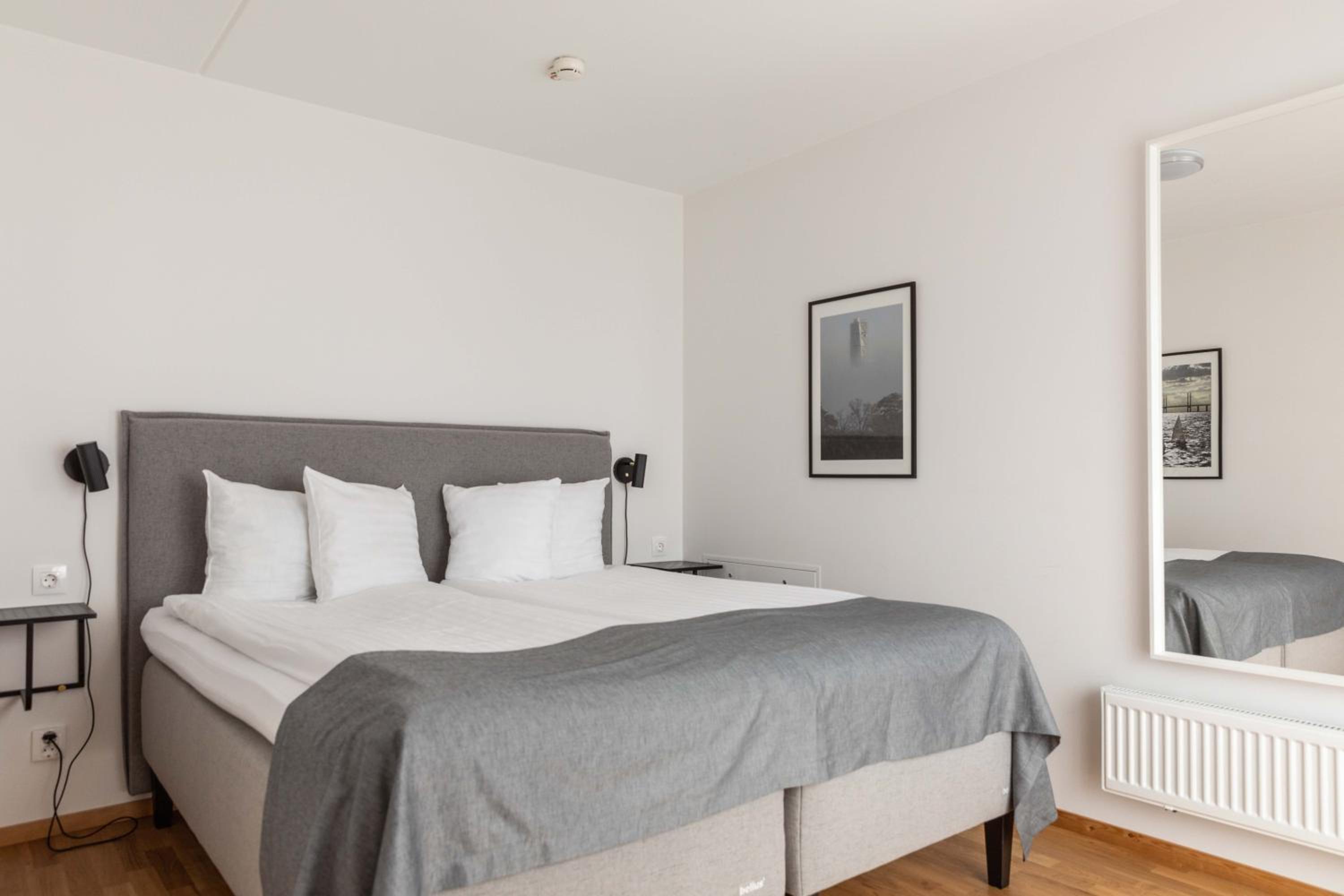 One-Bedroom Apartment with Balcony