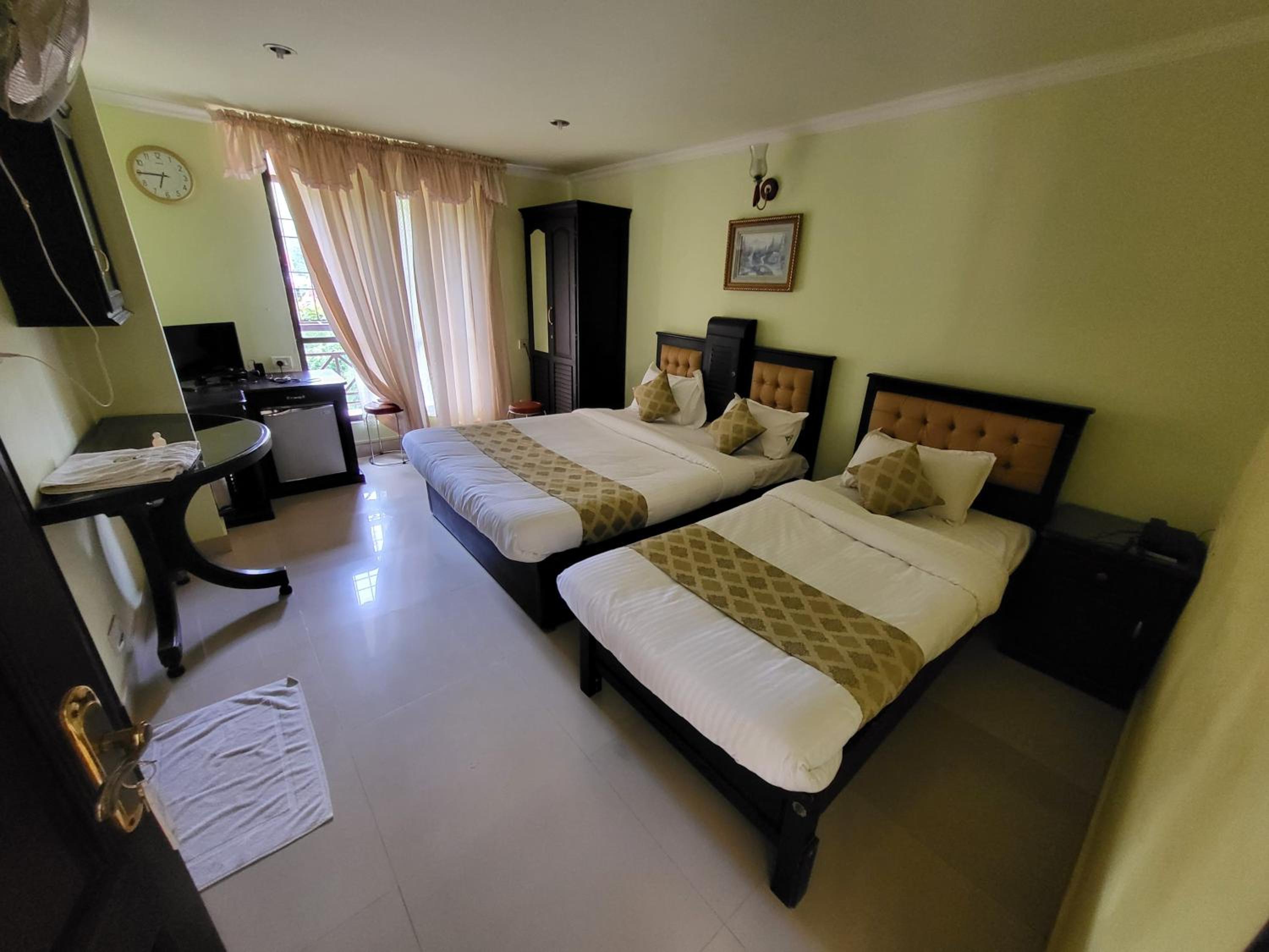 Family Room with Balcony photo 2
