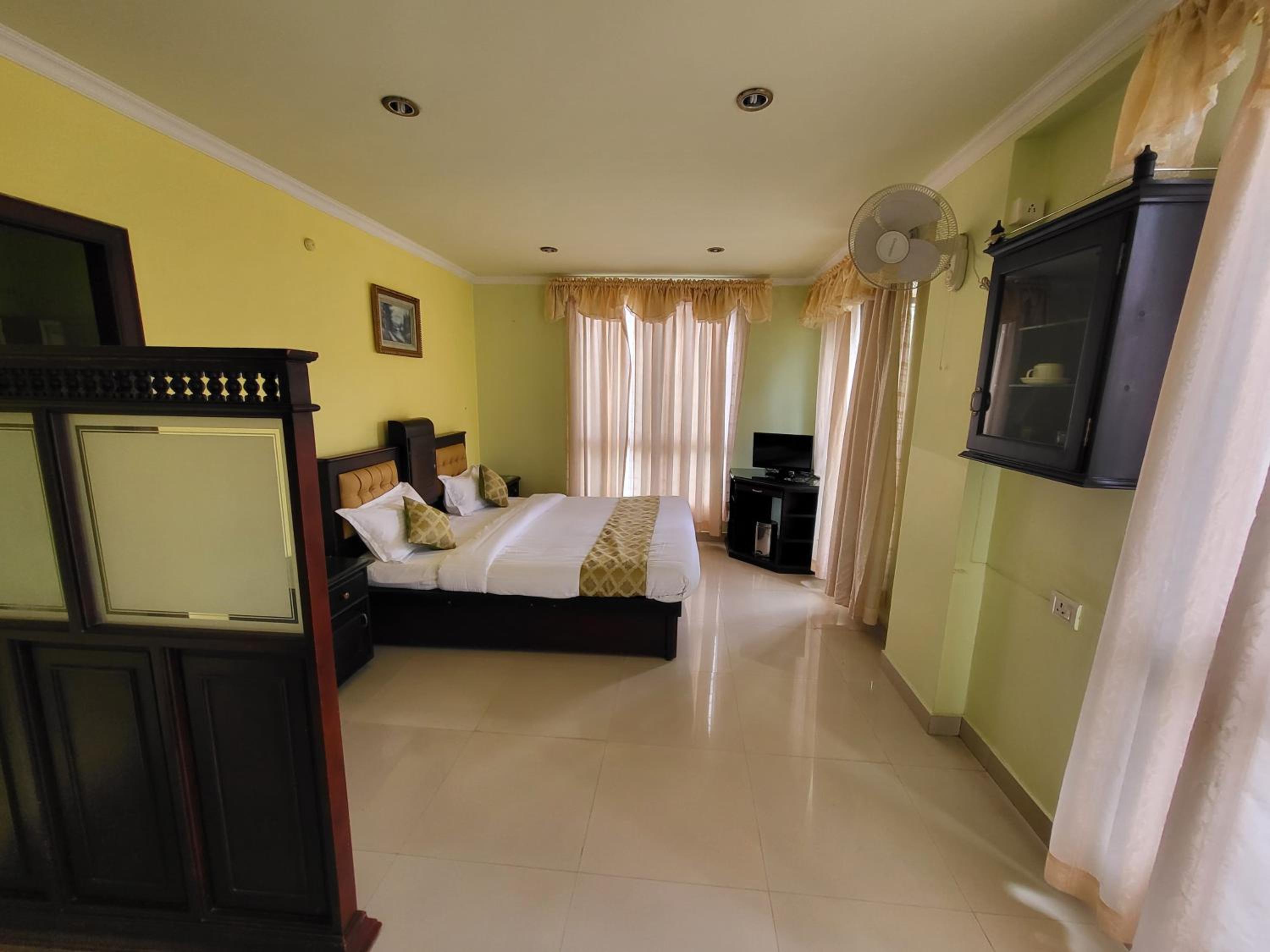 Family Room with Balcony photo 1