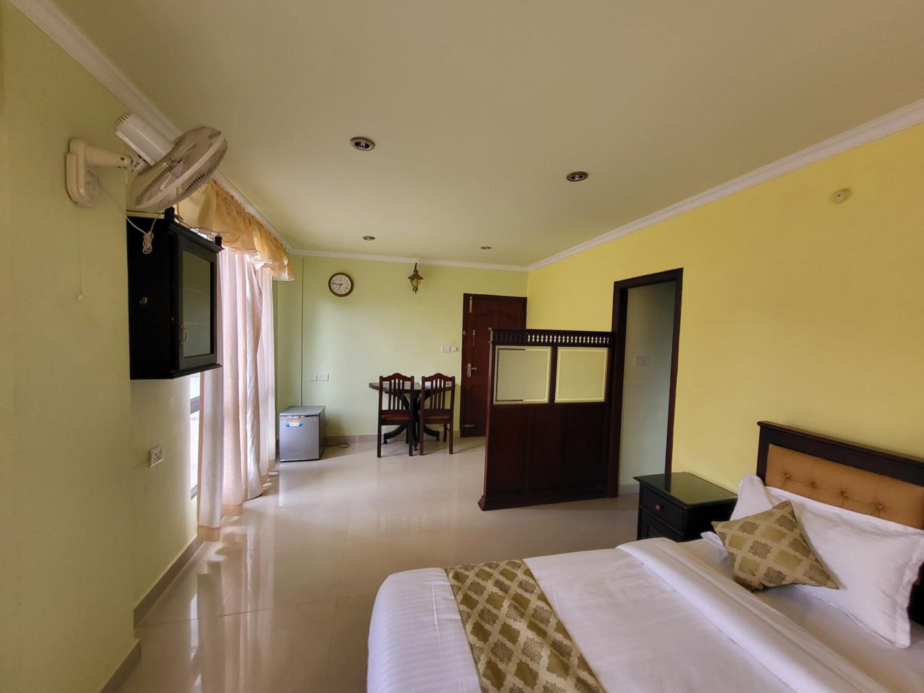 Family Room with Balcony photo 3