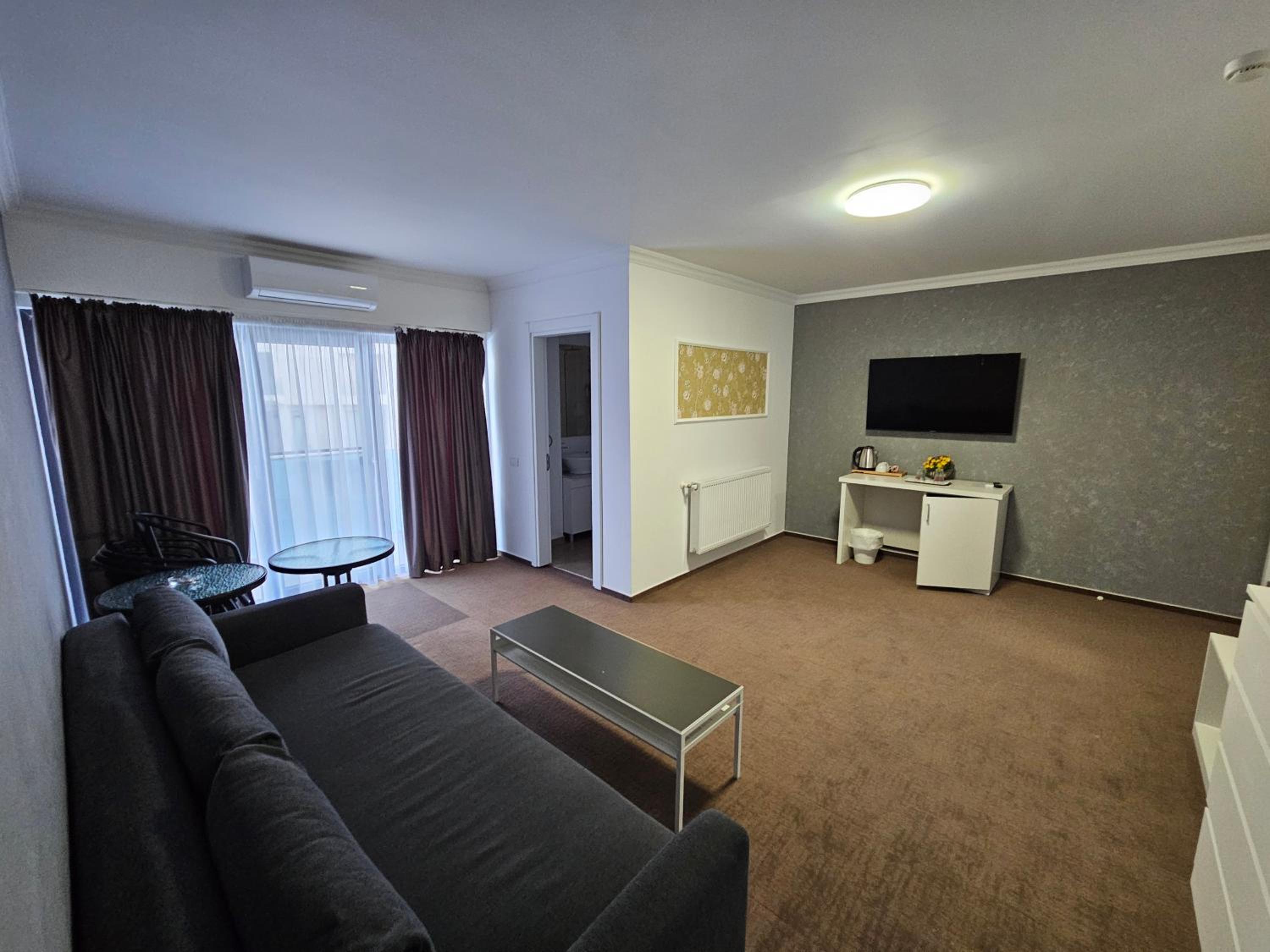 Apartment with Balcony photo 3