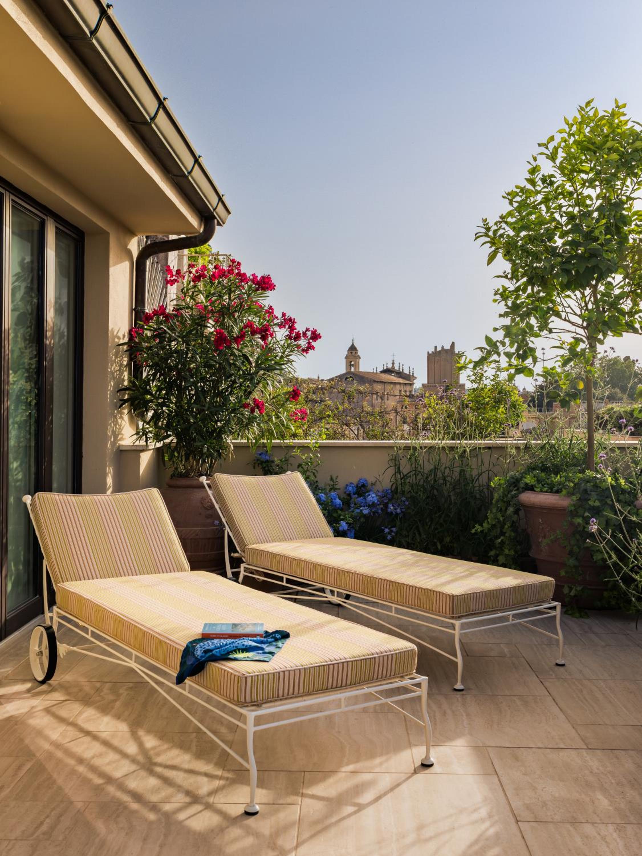 Suite with City View photo 3