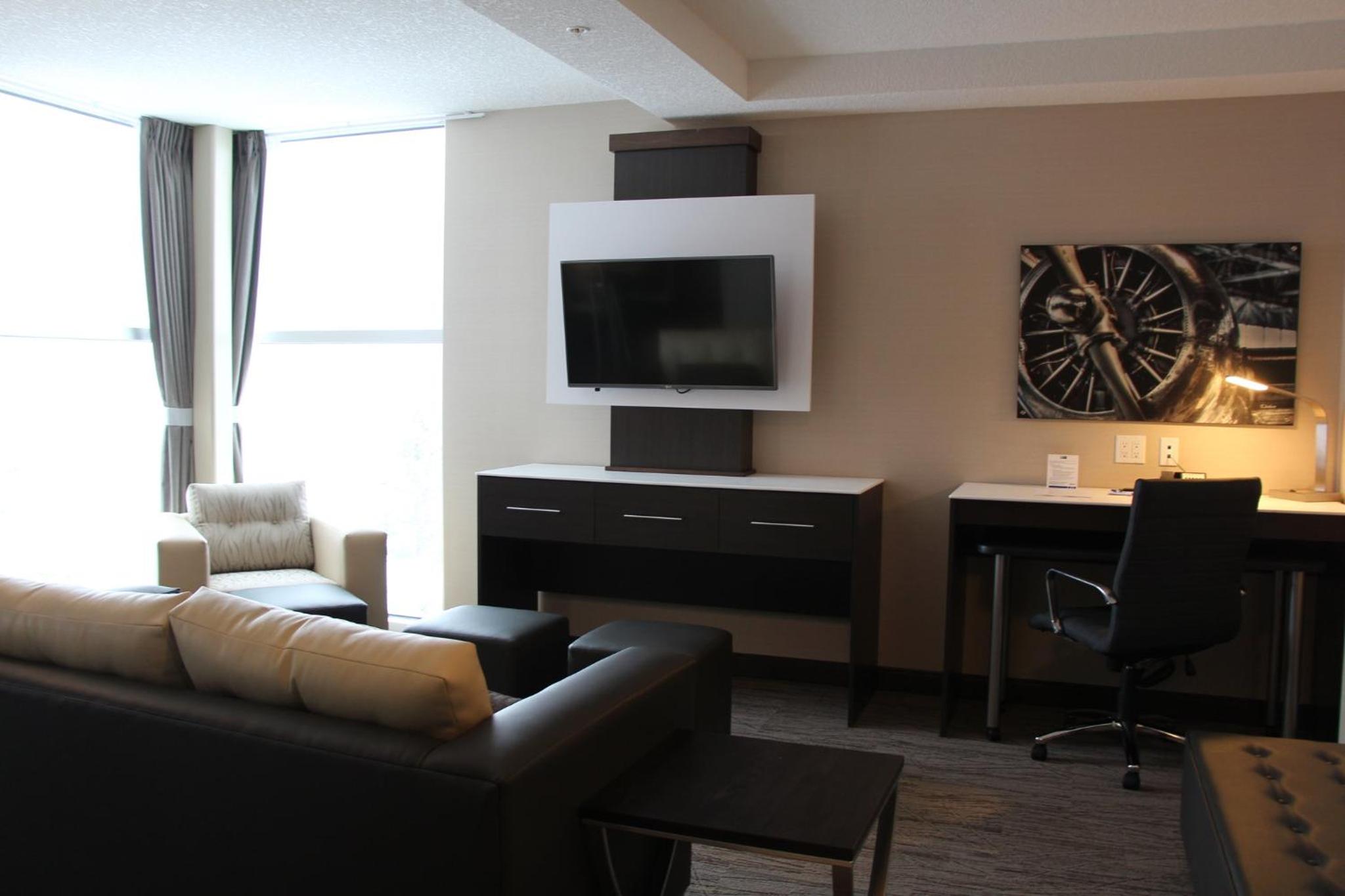 One-Bedroom King Suite photo 3