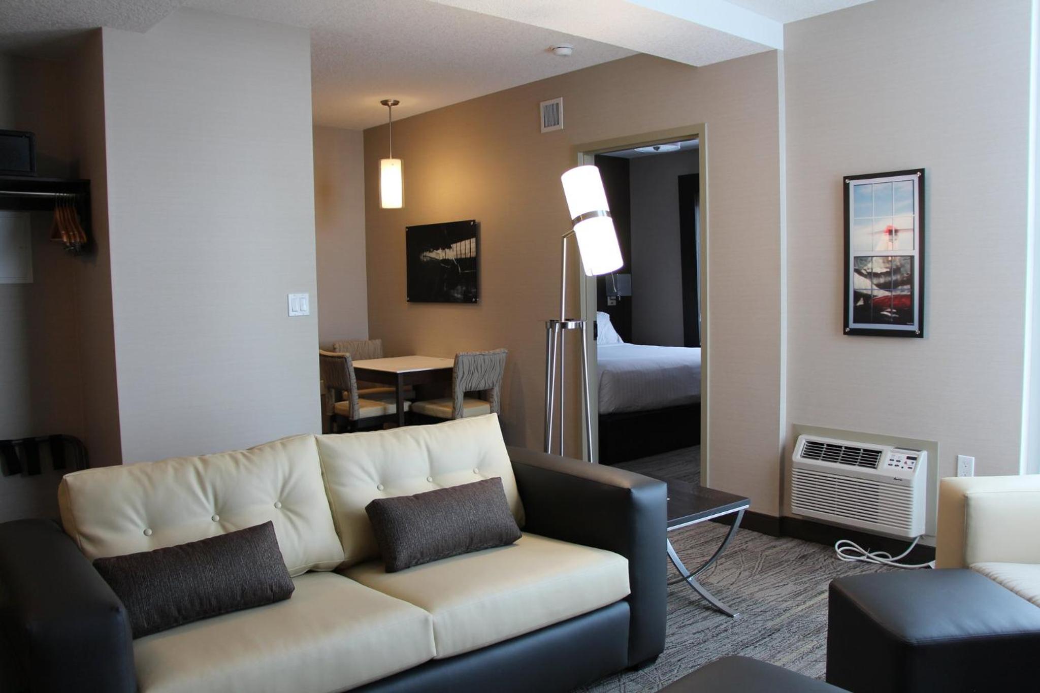 One-Bedroom King Suite photo 2