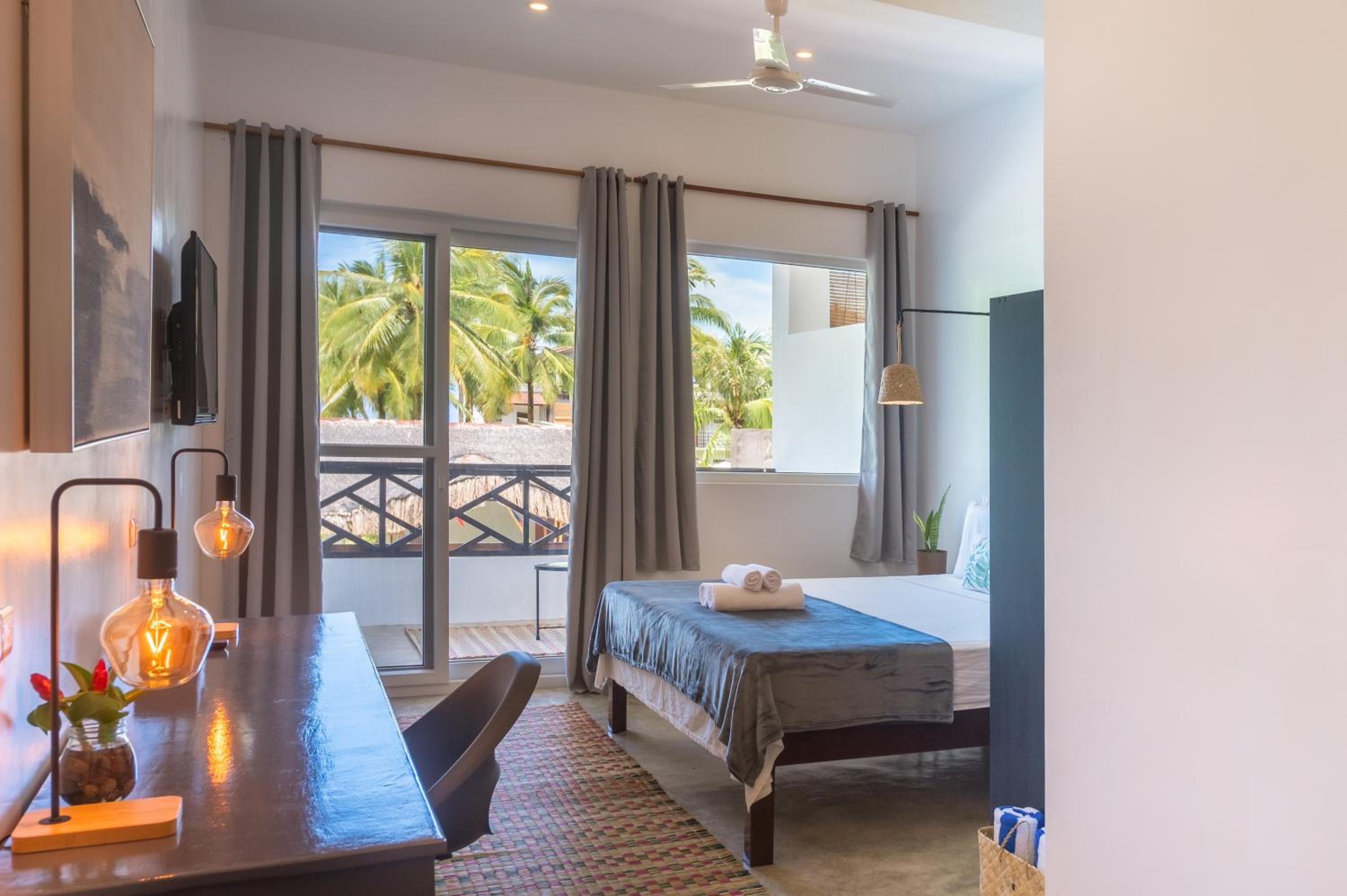 King Suite with Balcony - Photo 2