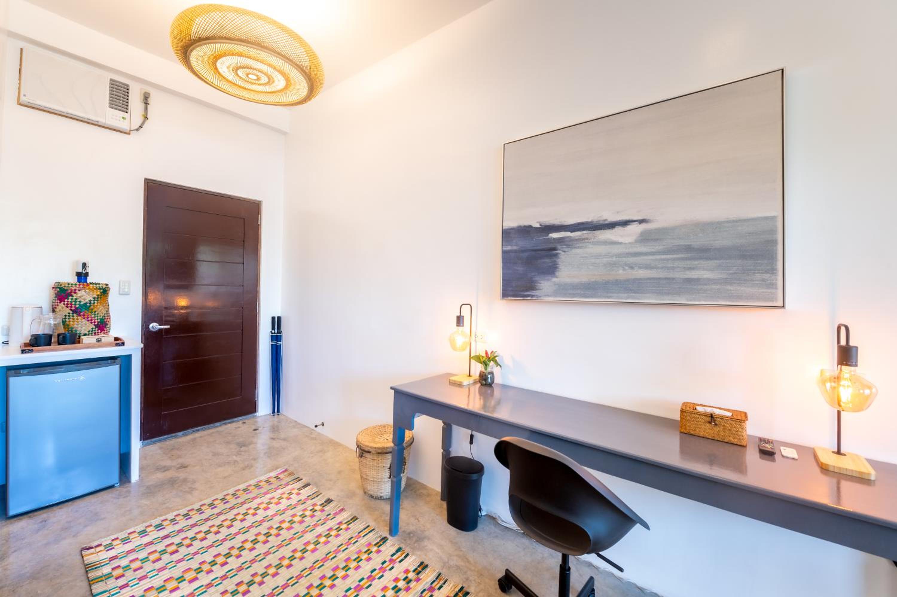 King Suite with Balcony - Photo 7