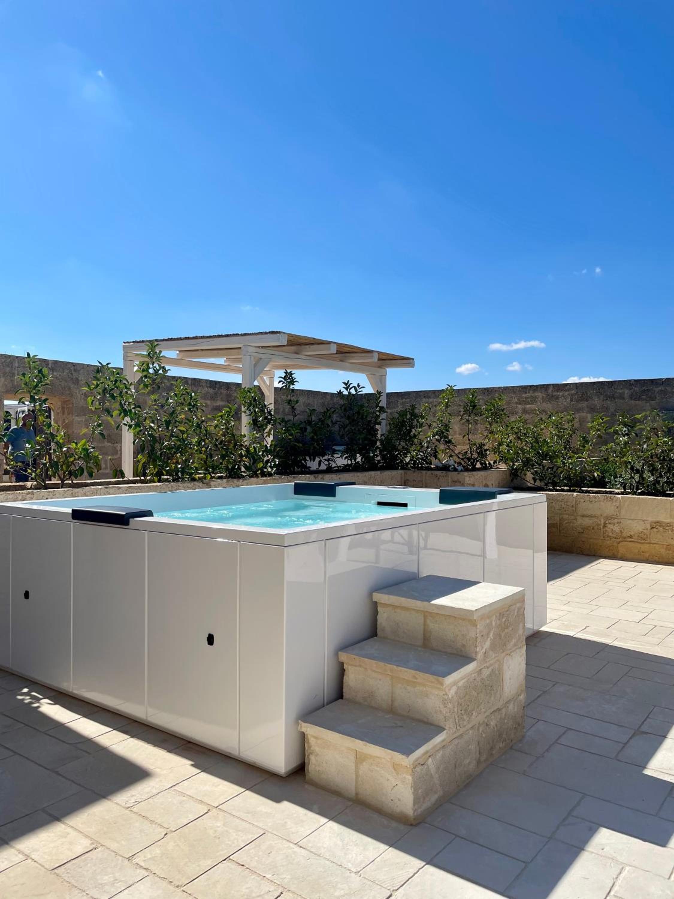 Suite with Hot Tub photo 3