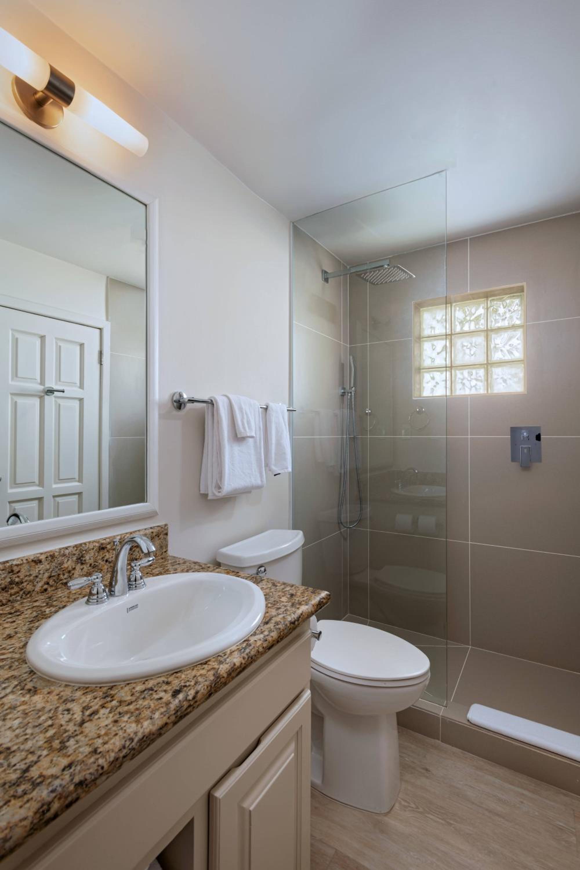 Garden View Reef House, 2 Bedroom Suite, 1 King, 1 Queen, Balcony - Photo 8