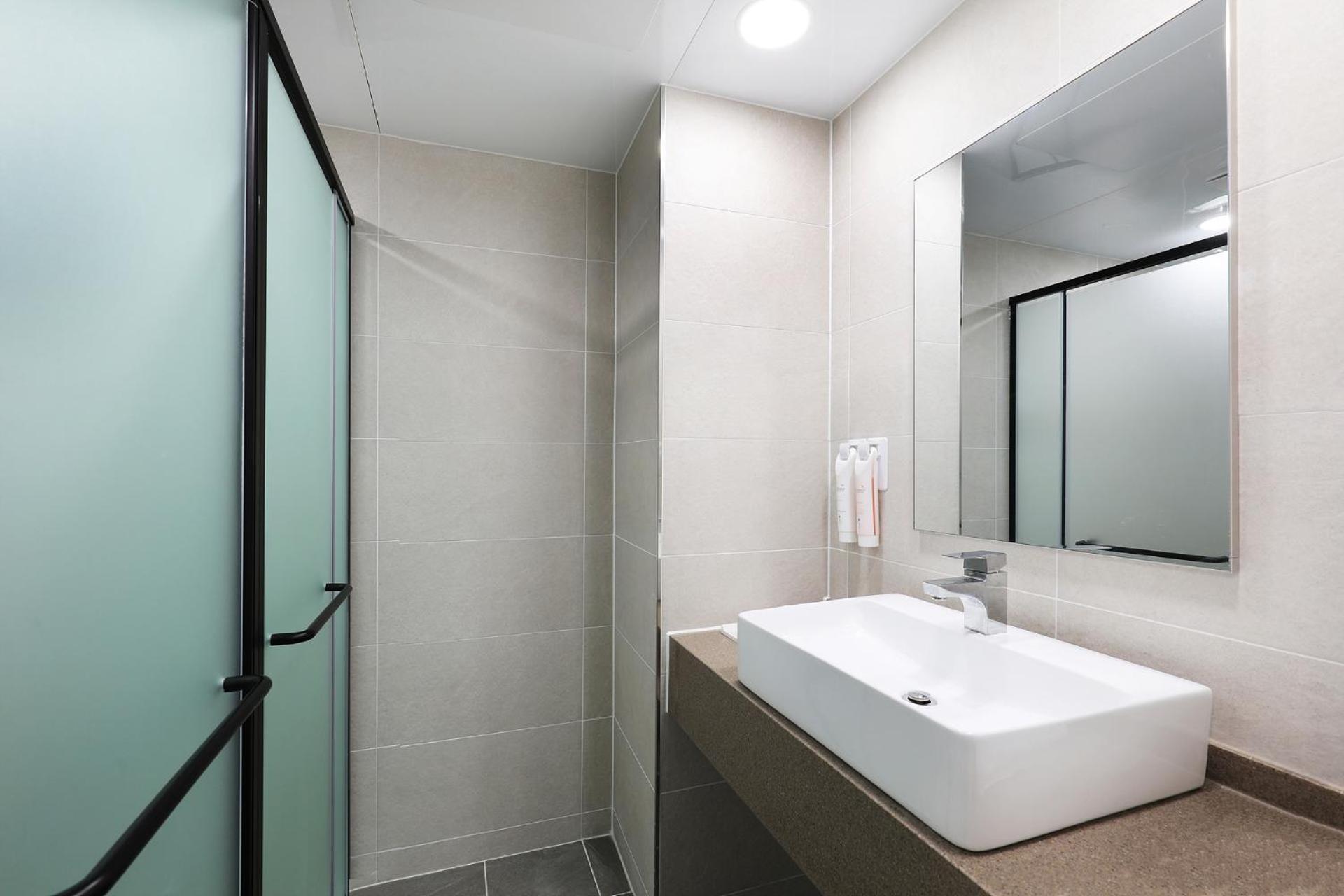 Double or Twin Room with Sea View - Photo 7