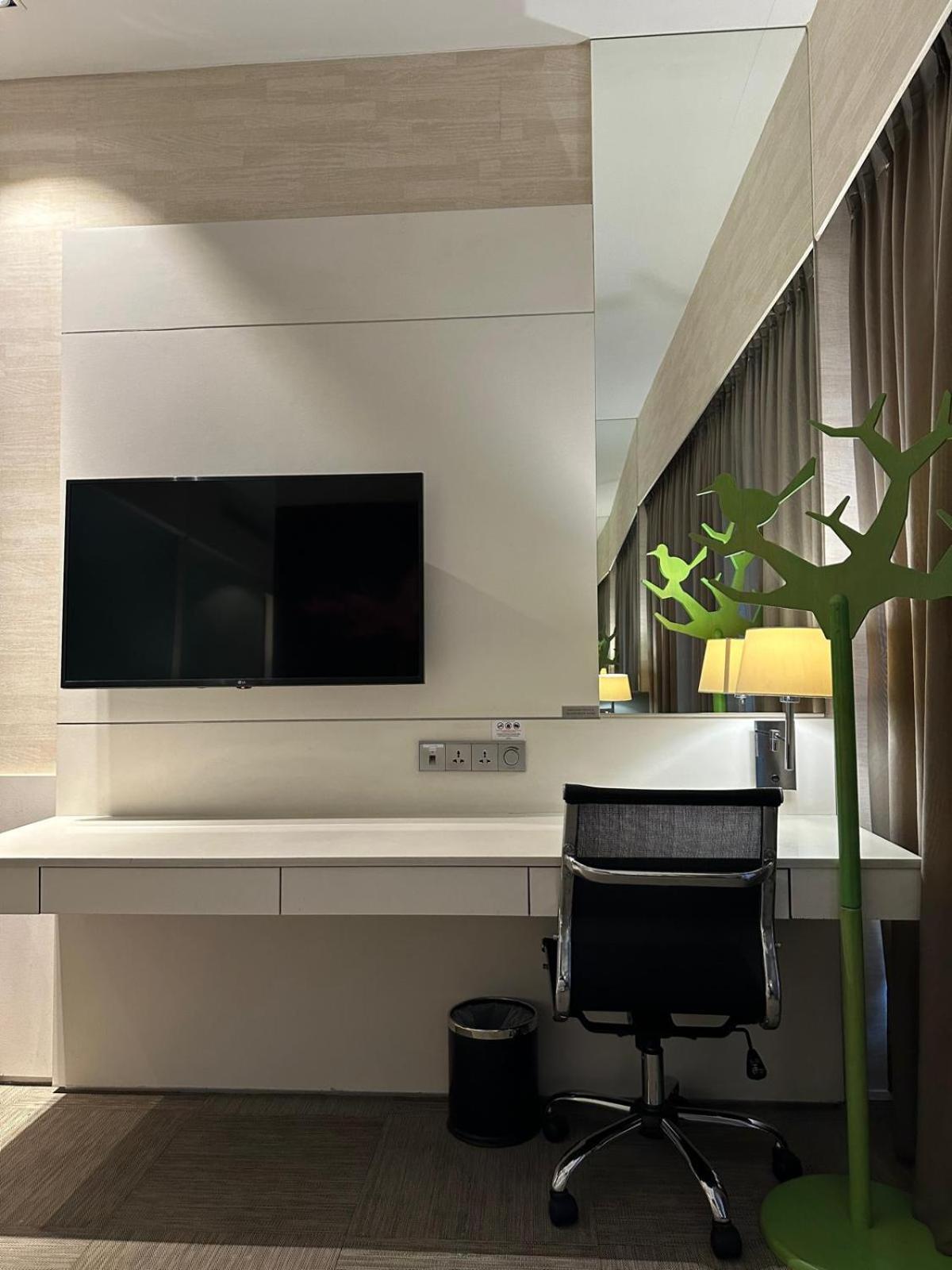 Deluxe King Room photo 2