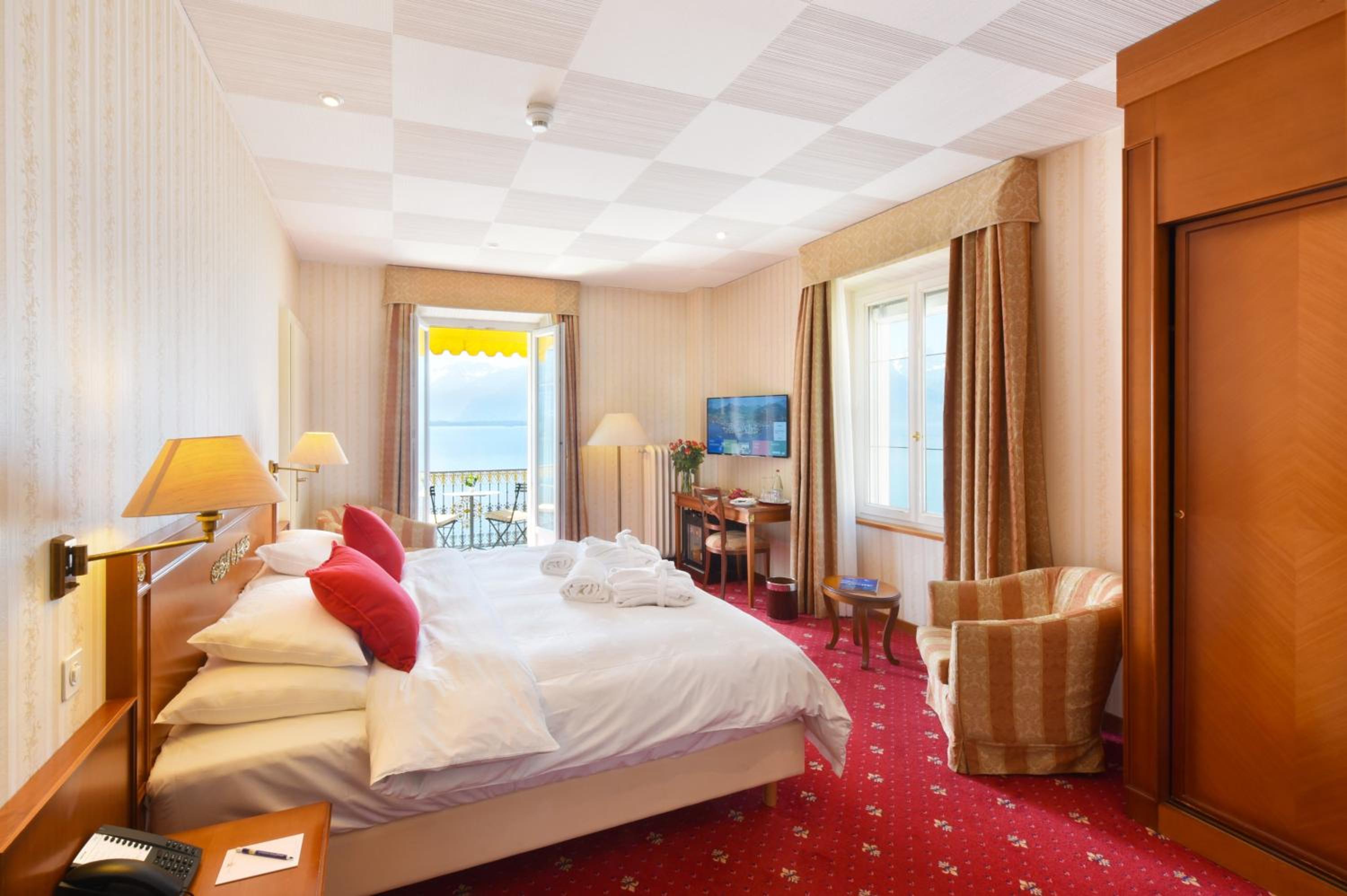 Deluxe Double or Twin Room with Lake View