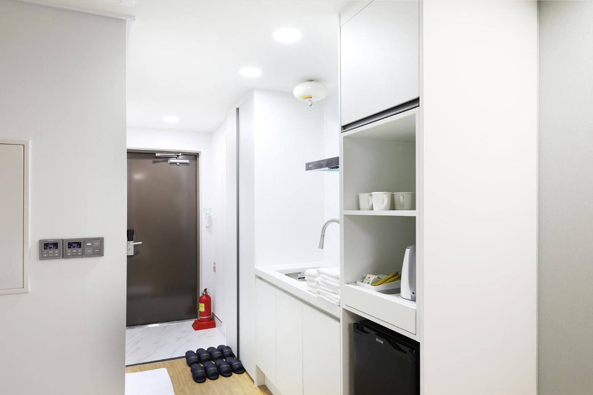 Quadruple Room with Sea View - Photo 2