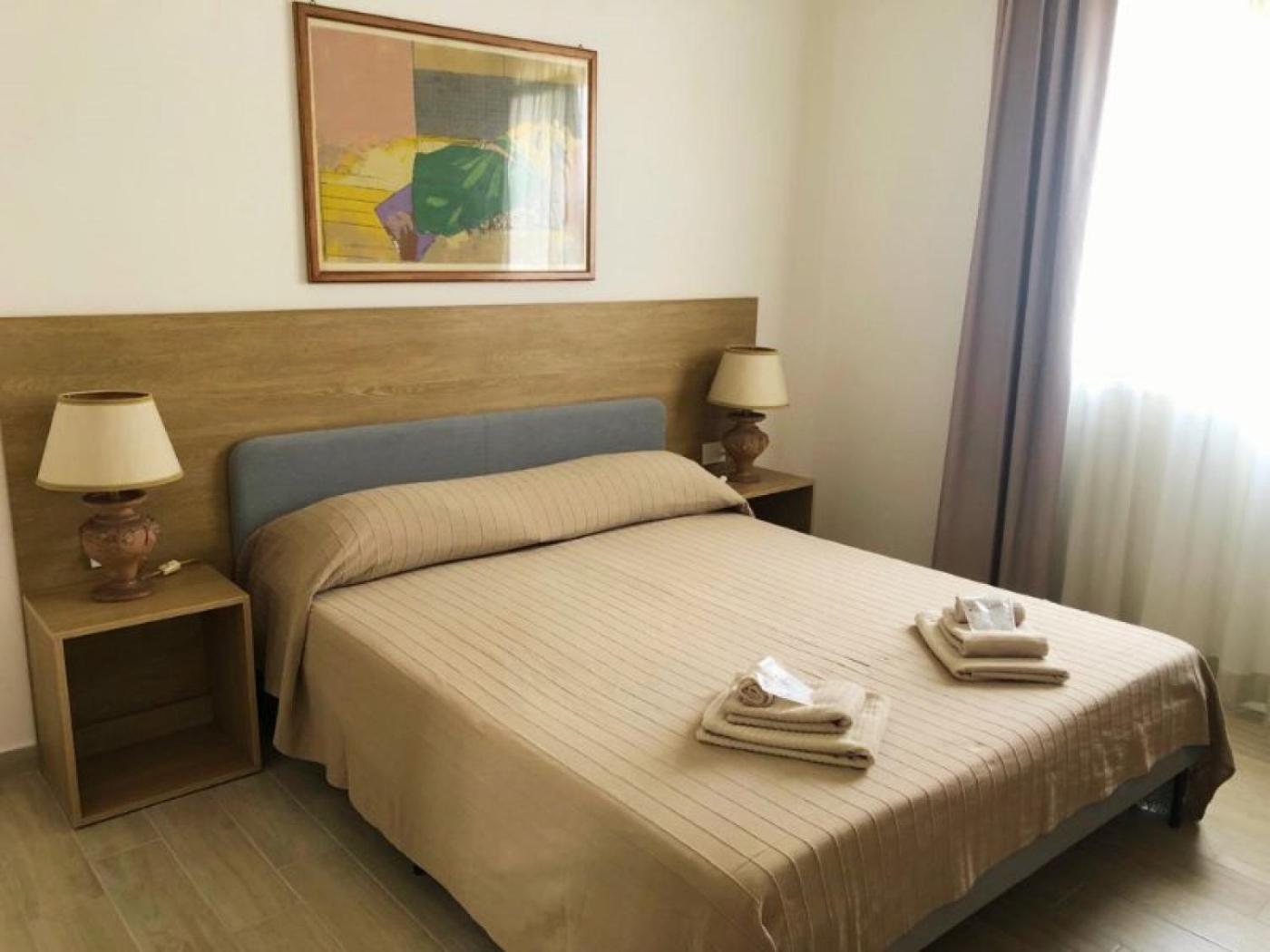 One-Bedroom Apartment - Photo 3