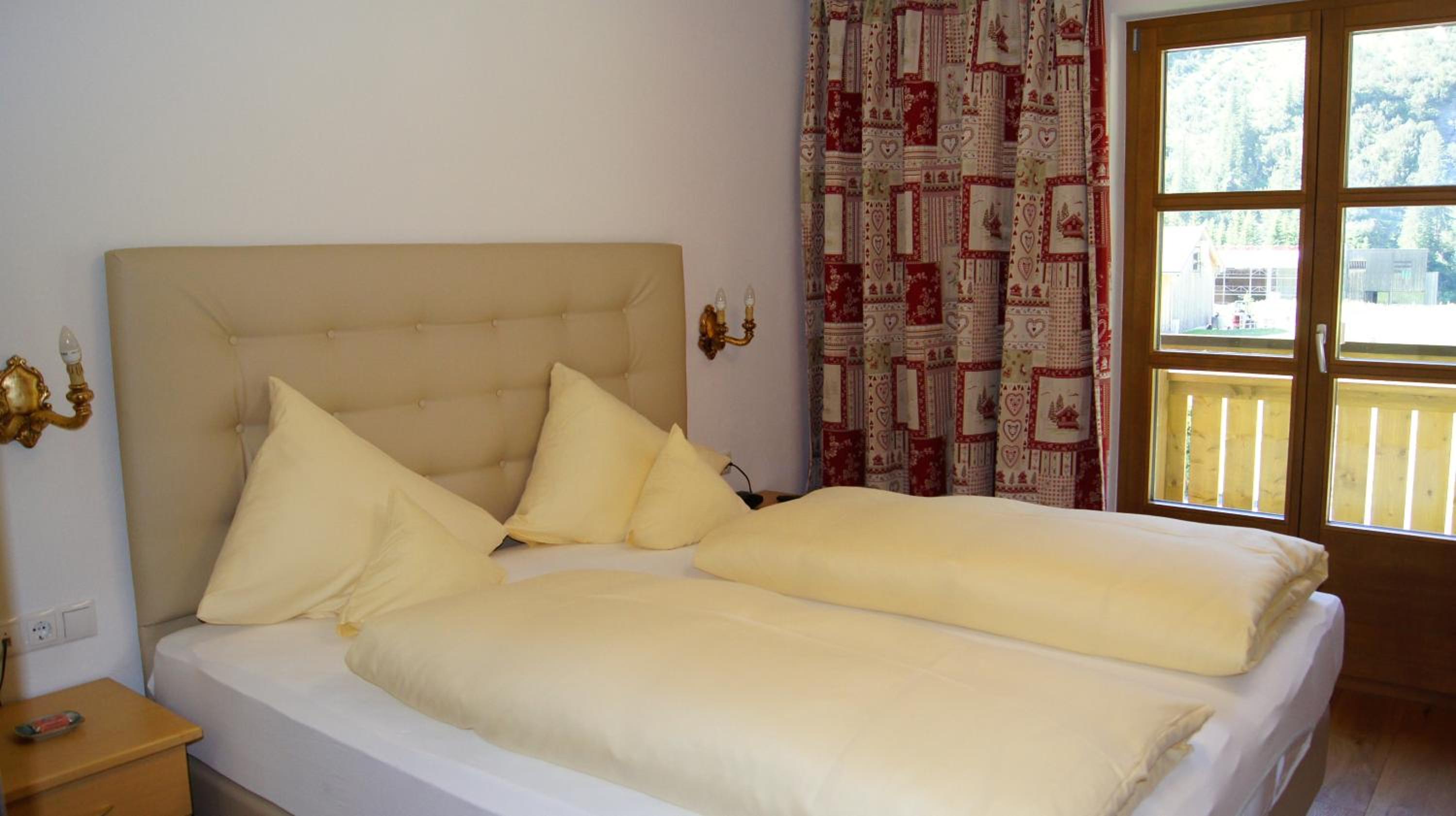 Apartment with Balcony - Photo 6