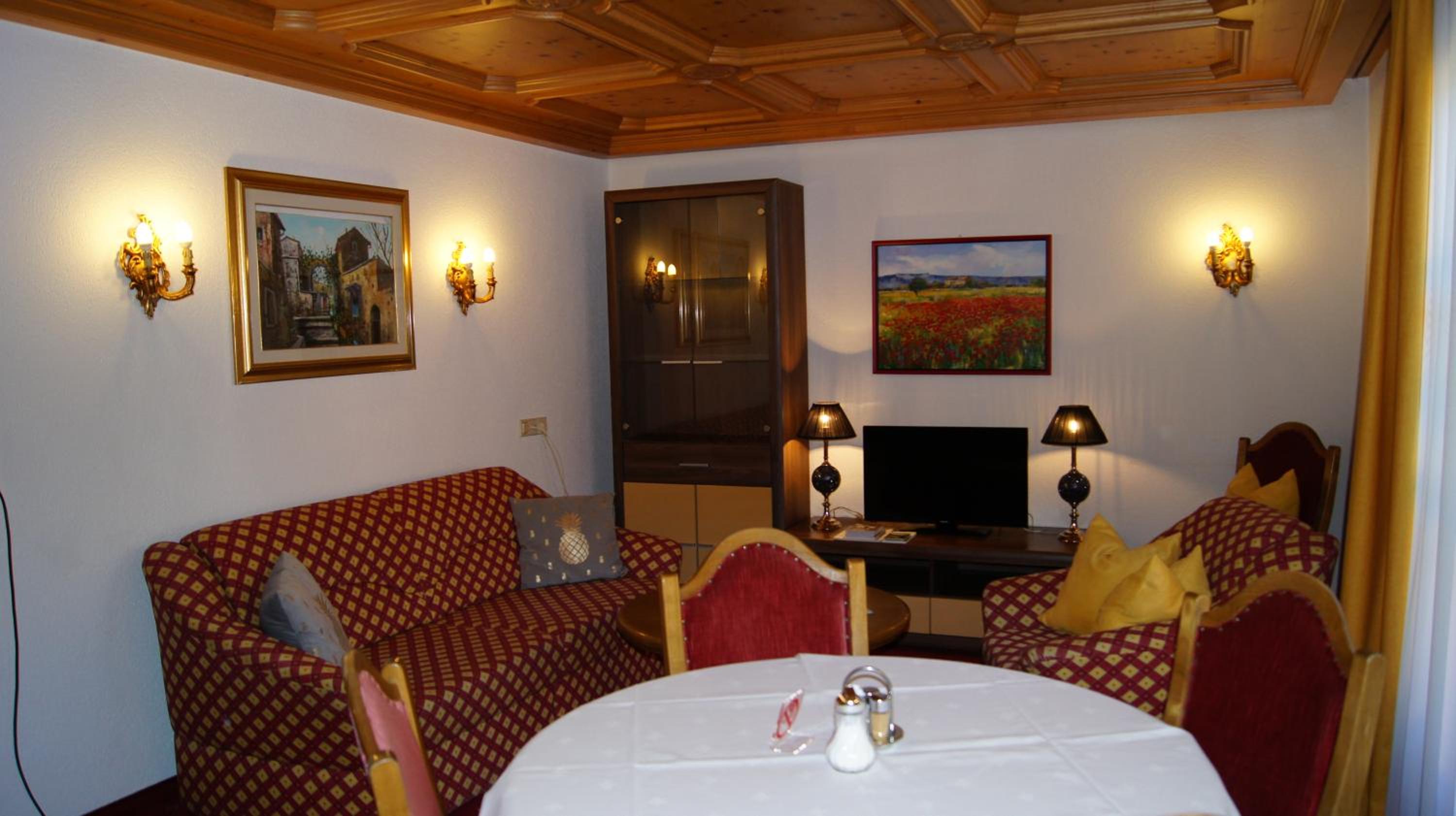 Apartment with Balcony - Photo 7