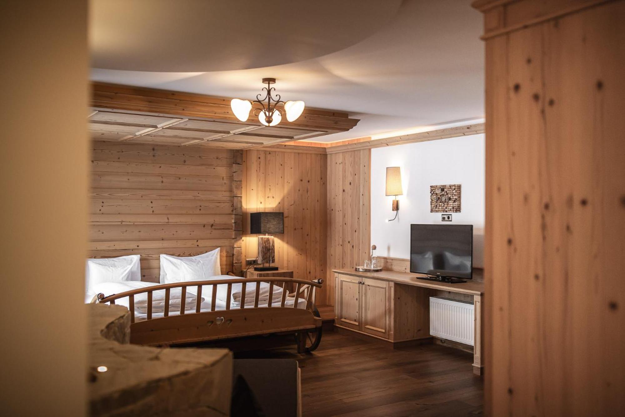 Comfort Suite with Whirlpool photo 1