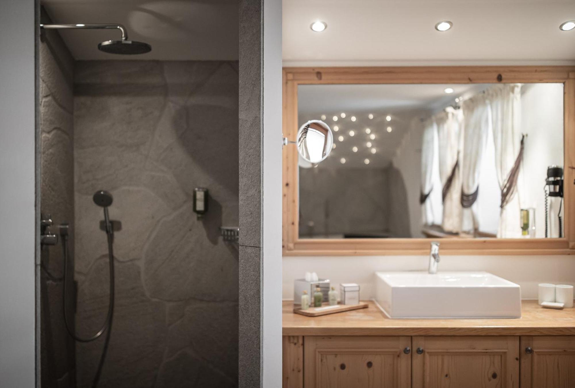 Comfort Suite with Whirlpool photo 3