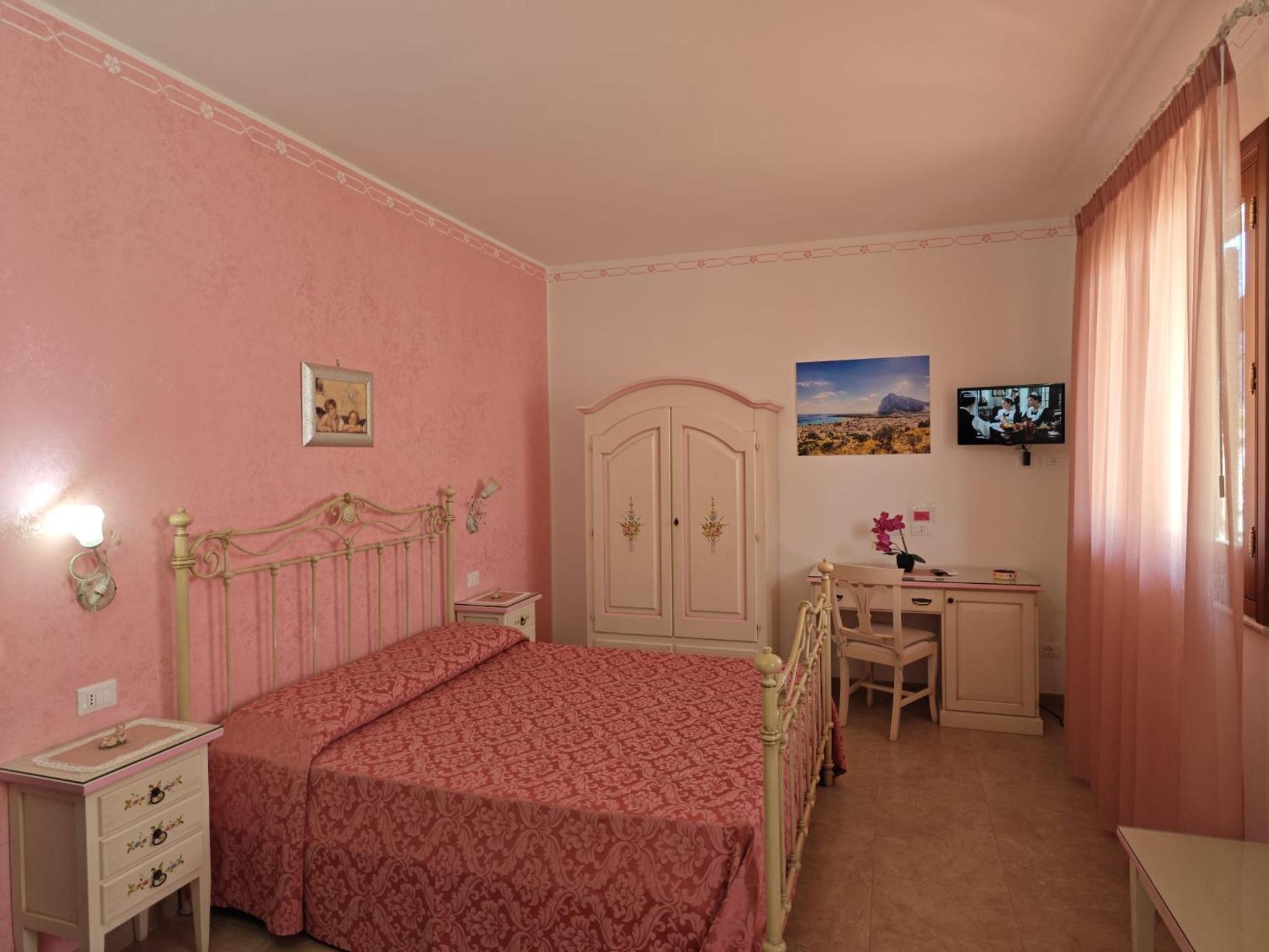 Double Room with Balcony photo 2