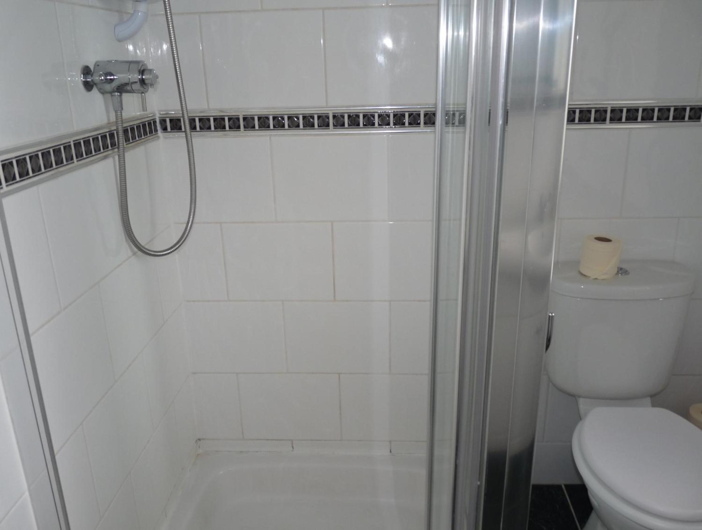 Double Room with Shared Bathroom photo 3