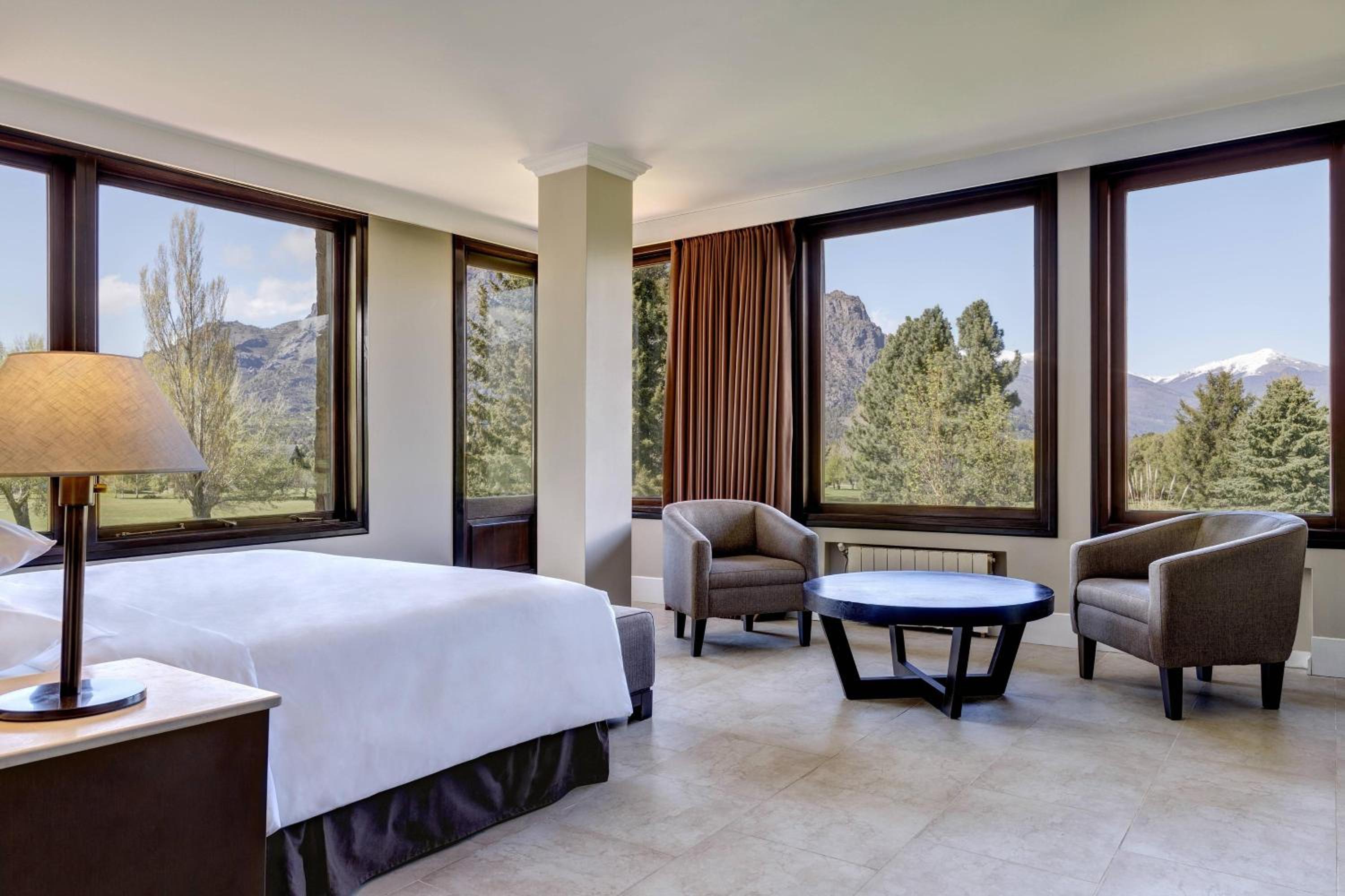 Grand View King, Golf and Mountain View