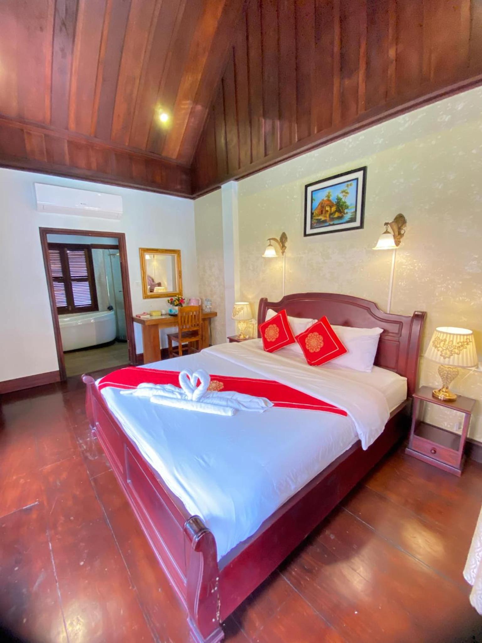 Deluxe Double Room with Balcony photo 1