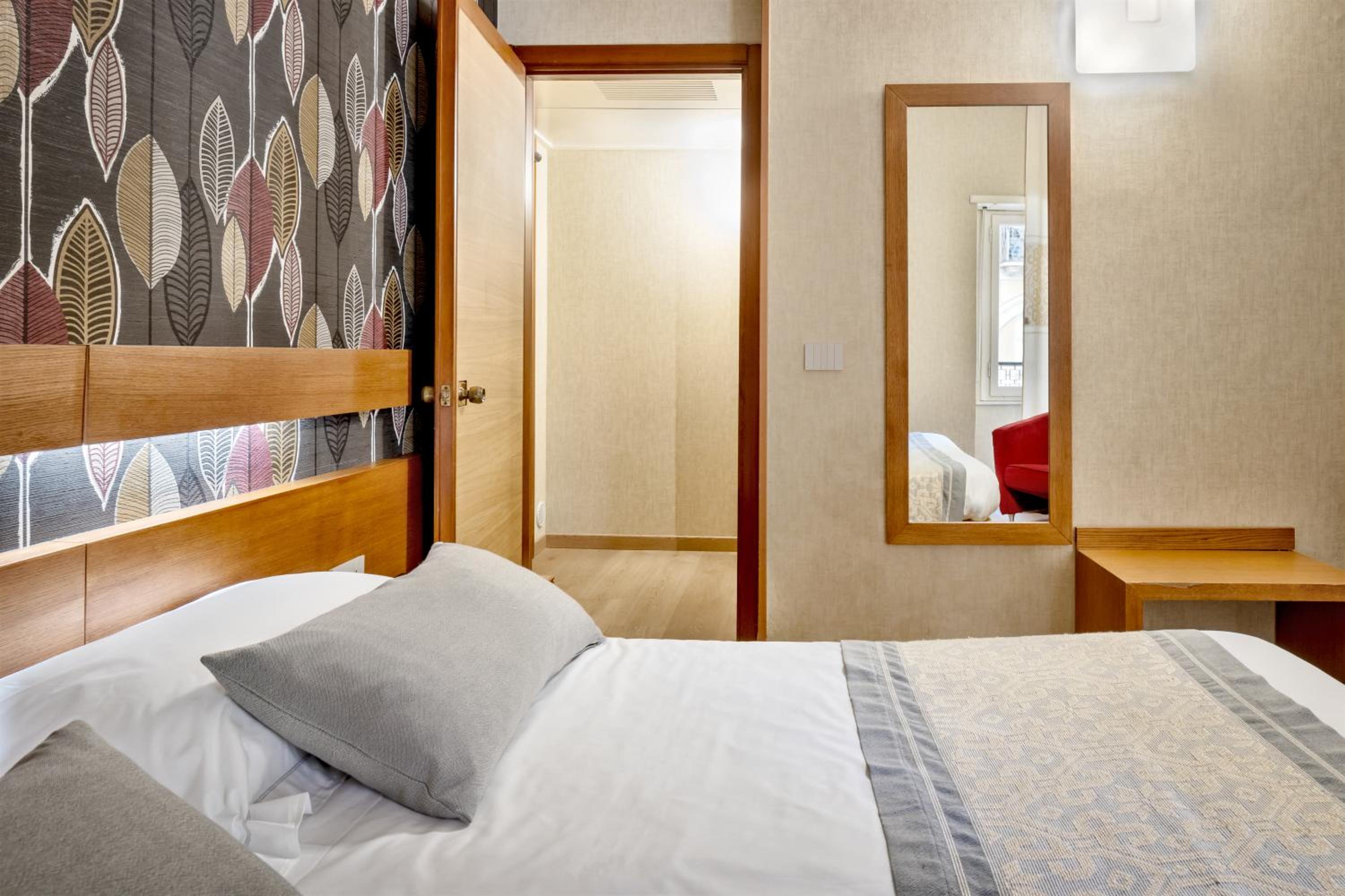 Classic Double Room - Photo 5