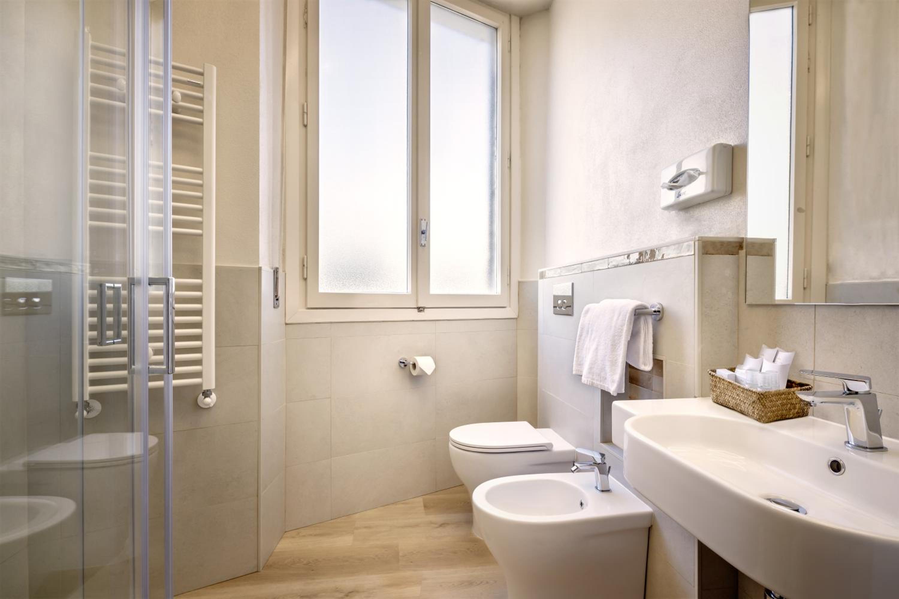 Classic Double Room - Photo 8