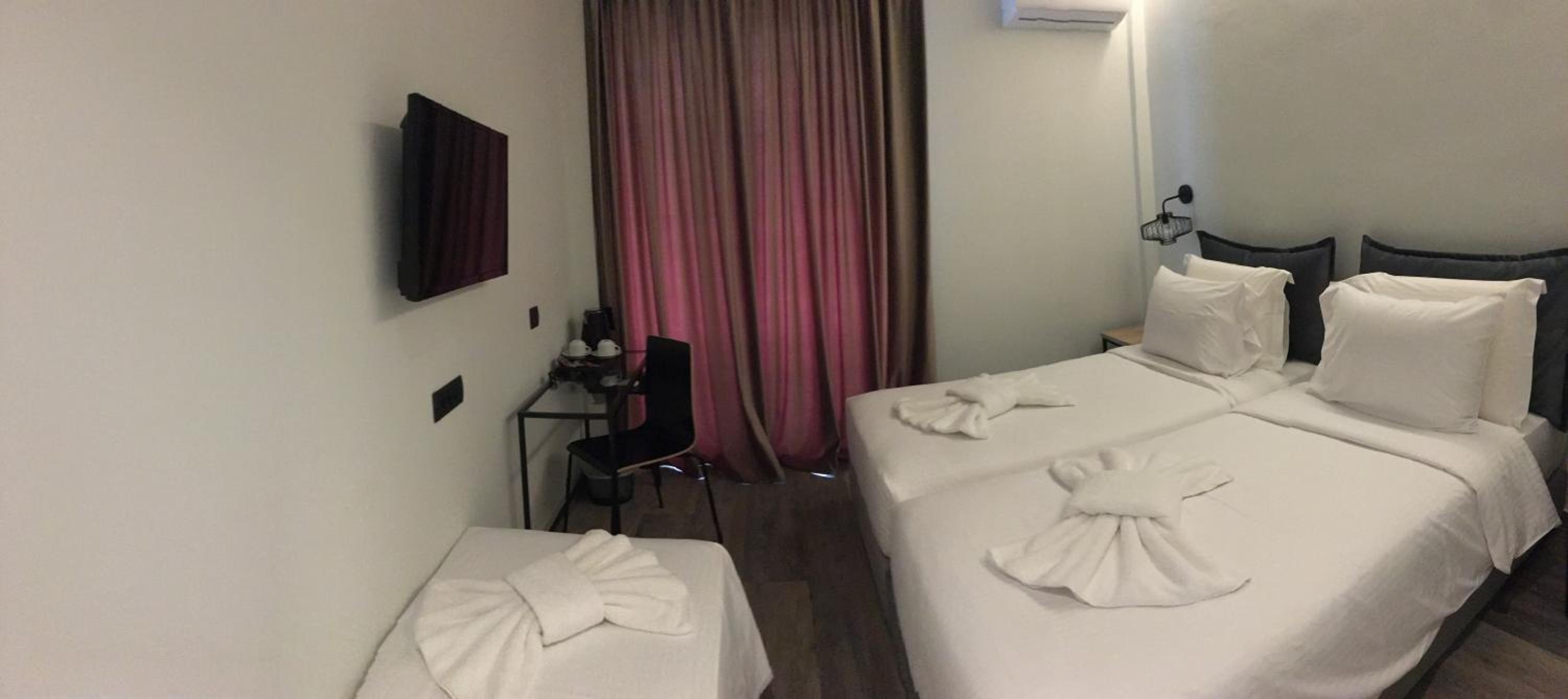 Double or Twin Room with Extra Bed photo 2