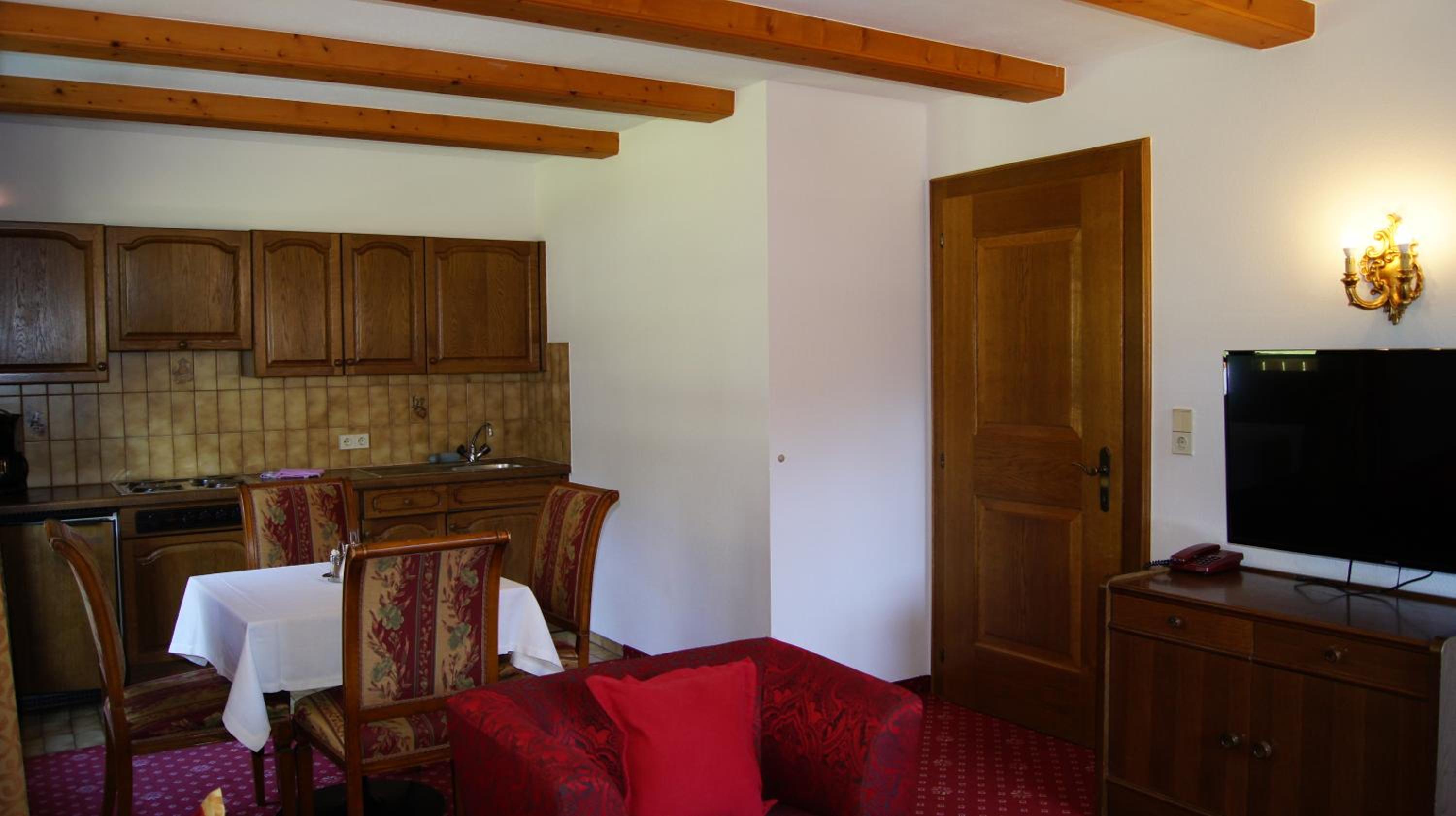 Apartment with Balcony - Photo 3