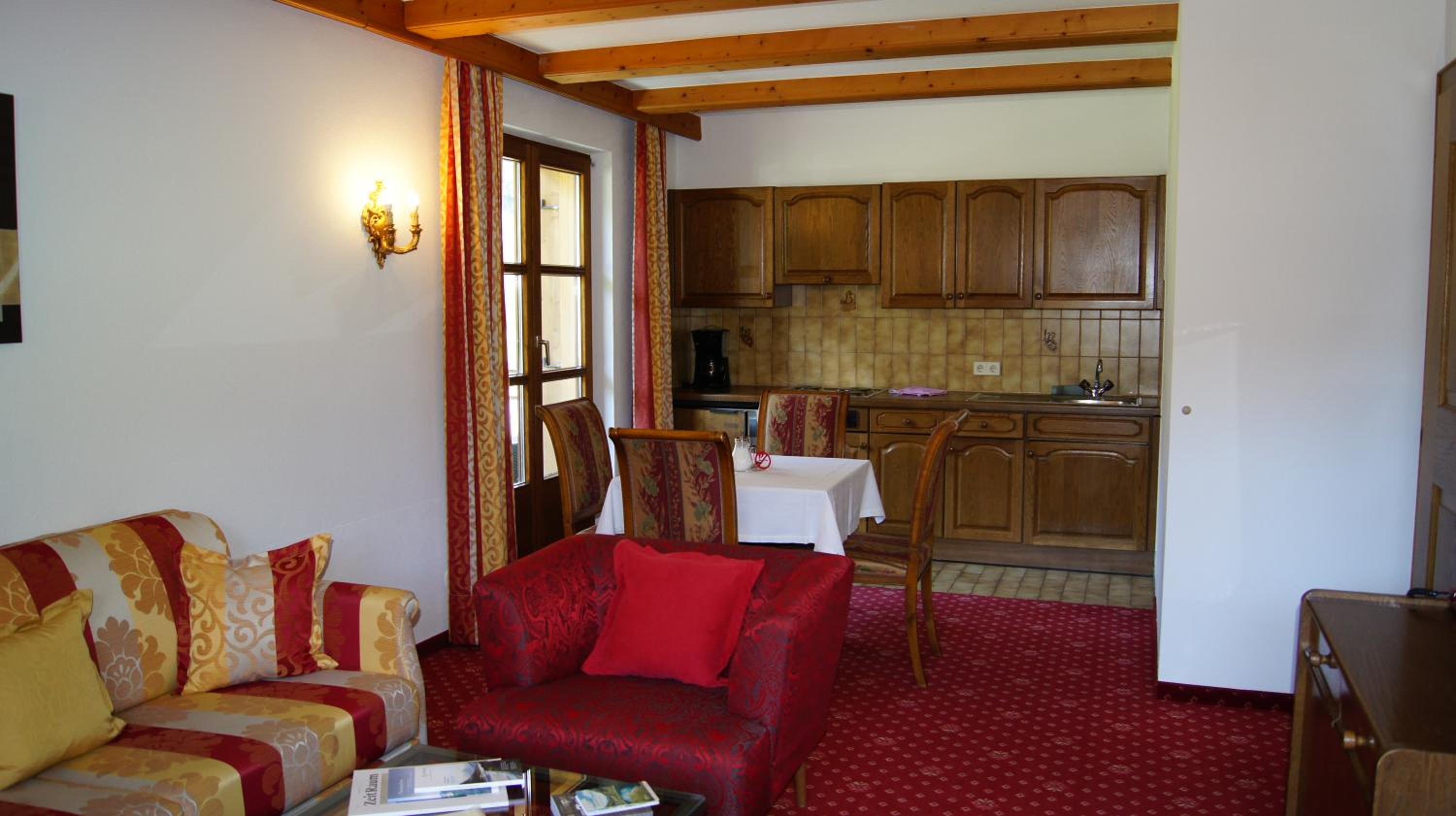 Apartment with Balcony - Photo 2