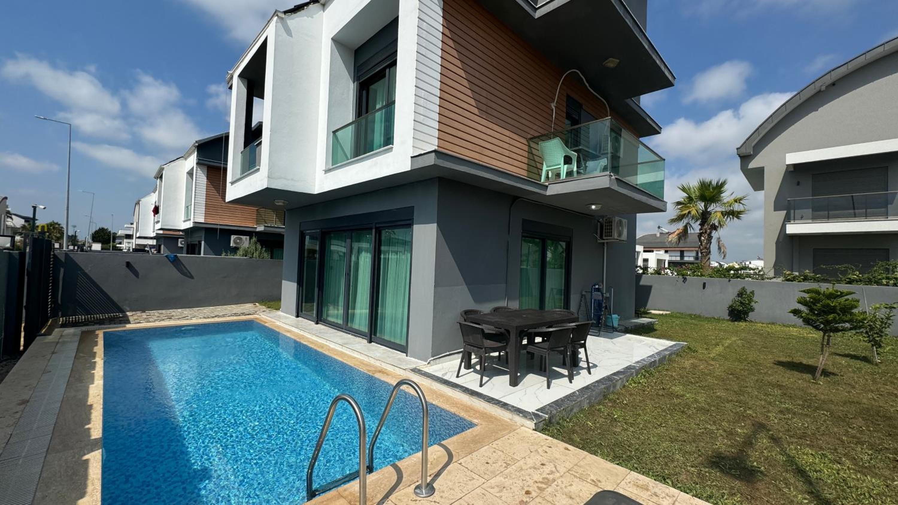 Three-Bedroom Villa photo 2