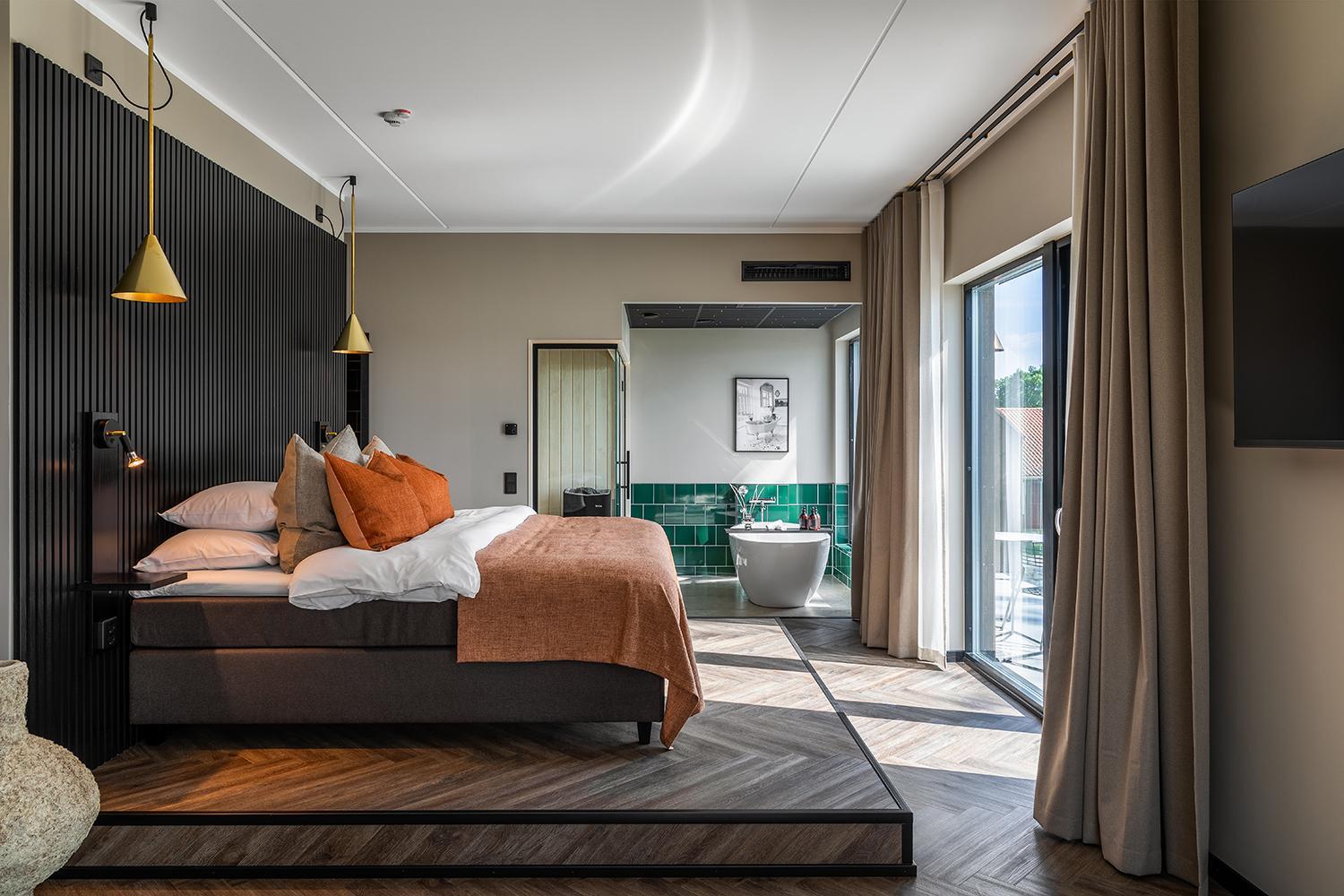 Deluxe Suite with Sea View - Photo 1