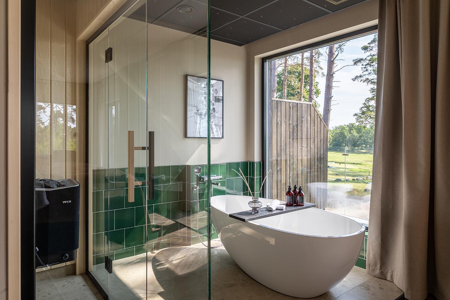 Deluxe Suite with Sea View - Photo 8