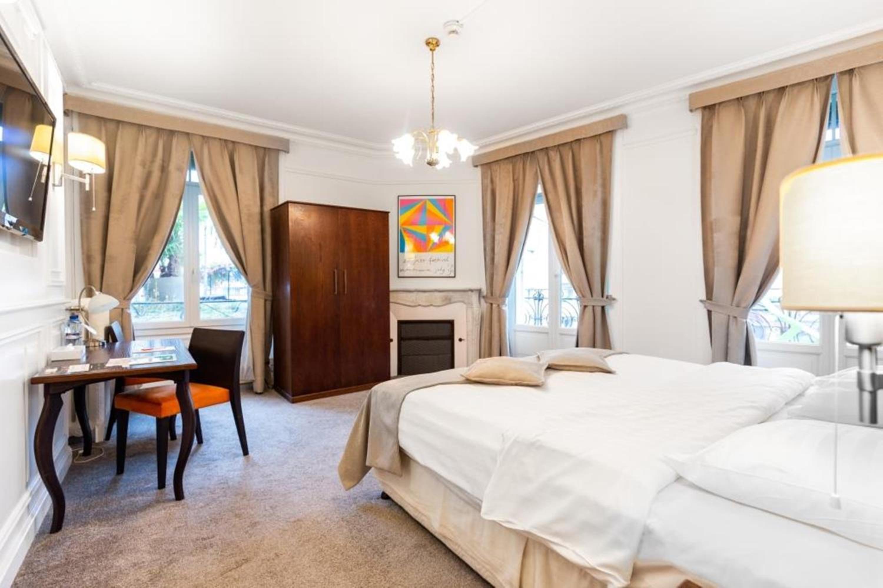 Superior Room with Balcony and Lake View photo 2