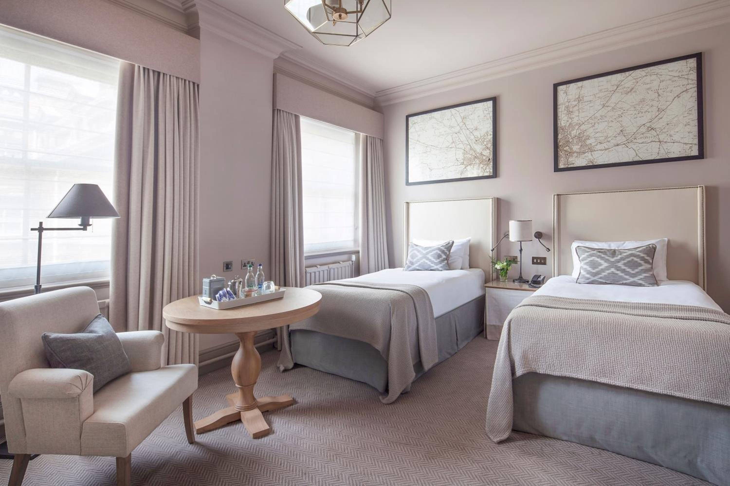 Standard Twin Room - Photo 8