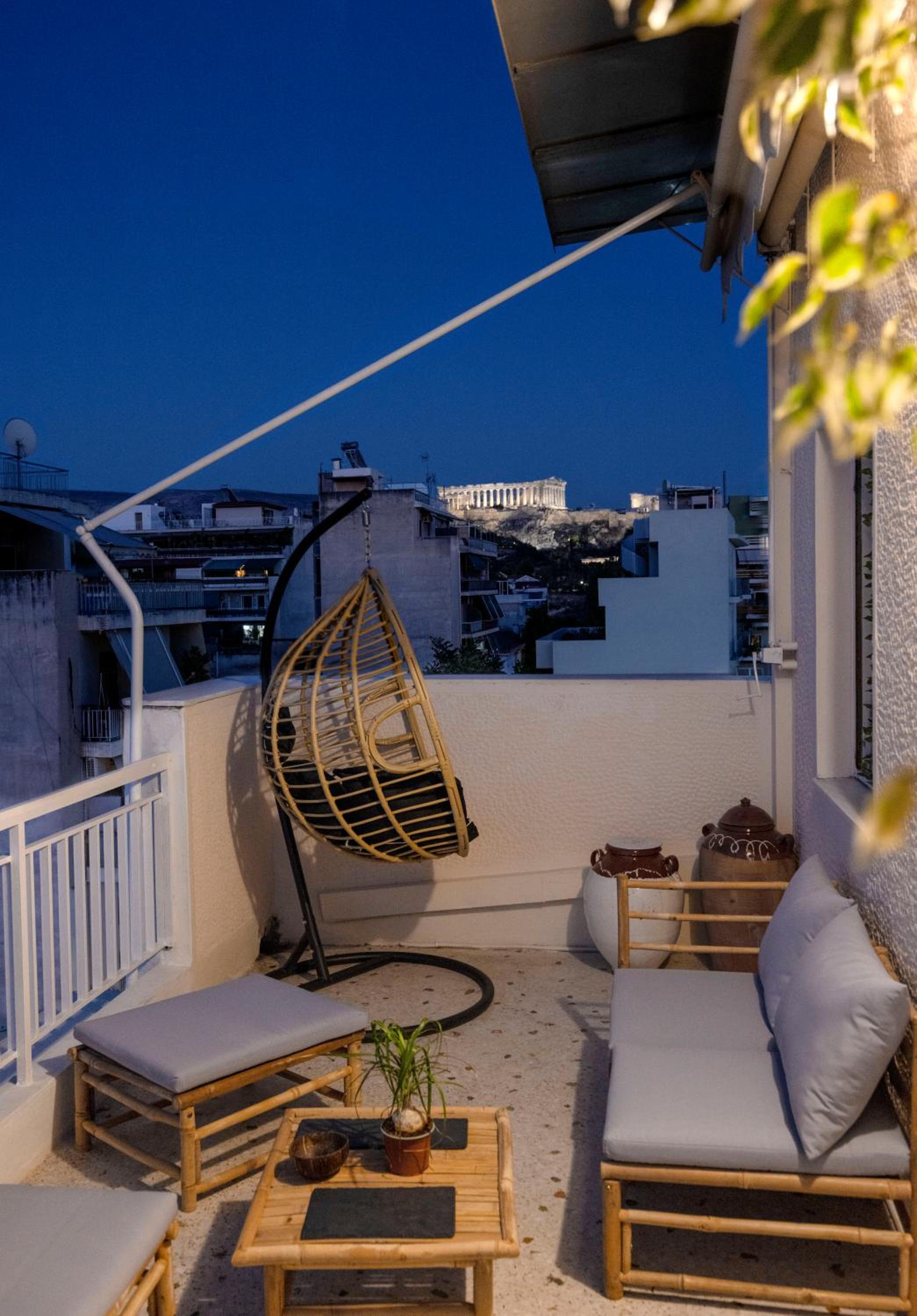 Three-Bedroom Apartment with View photo 2