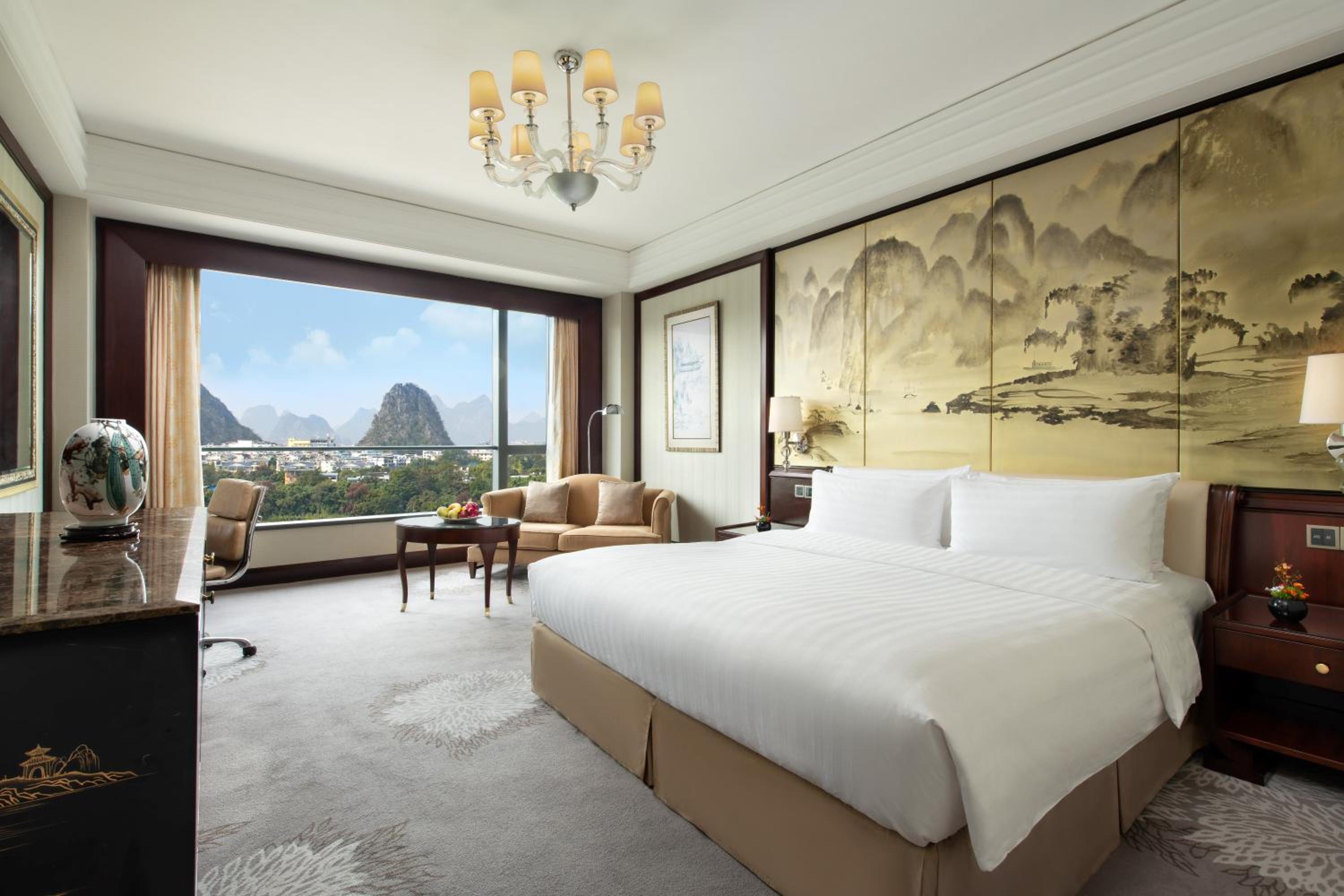 Horizon King Room Club Access with River View