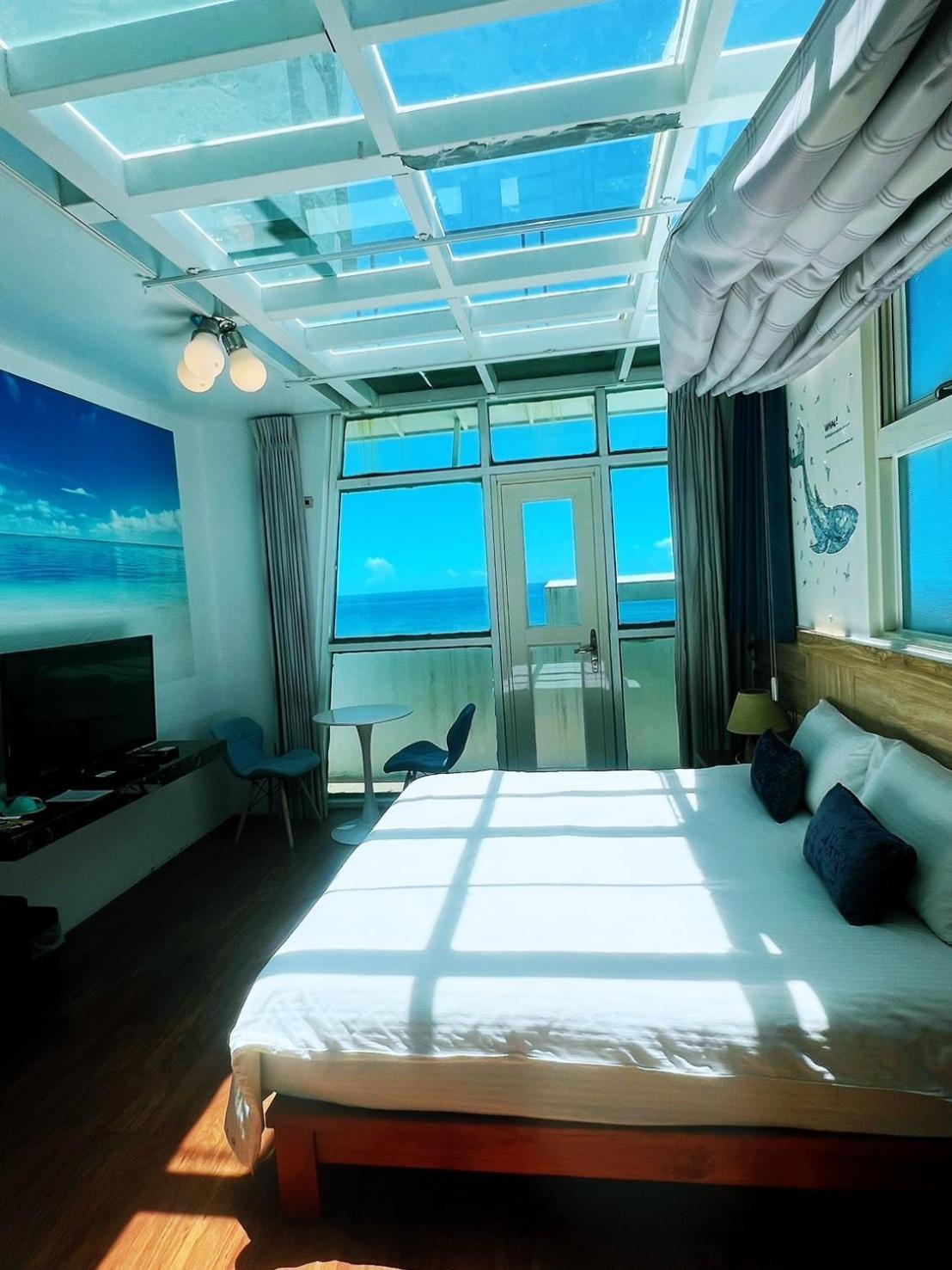 Deluxe Double Room with Balcony and Sea View