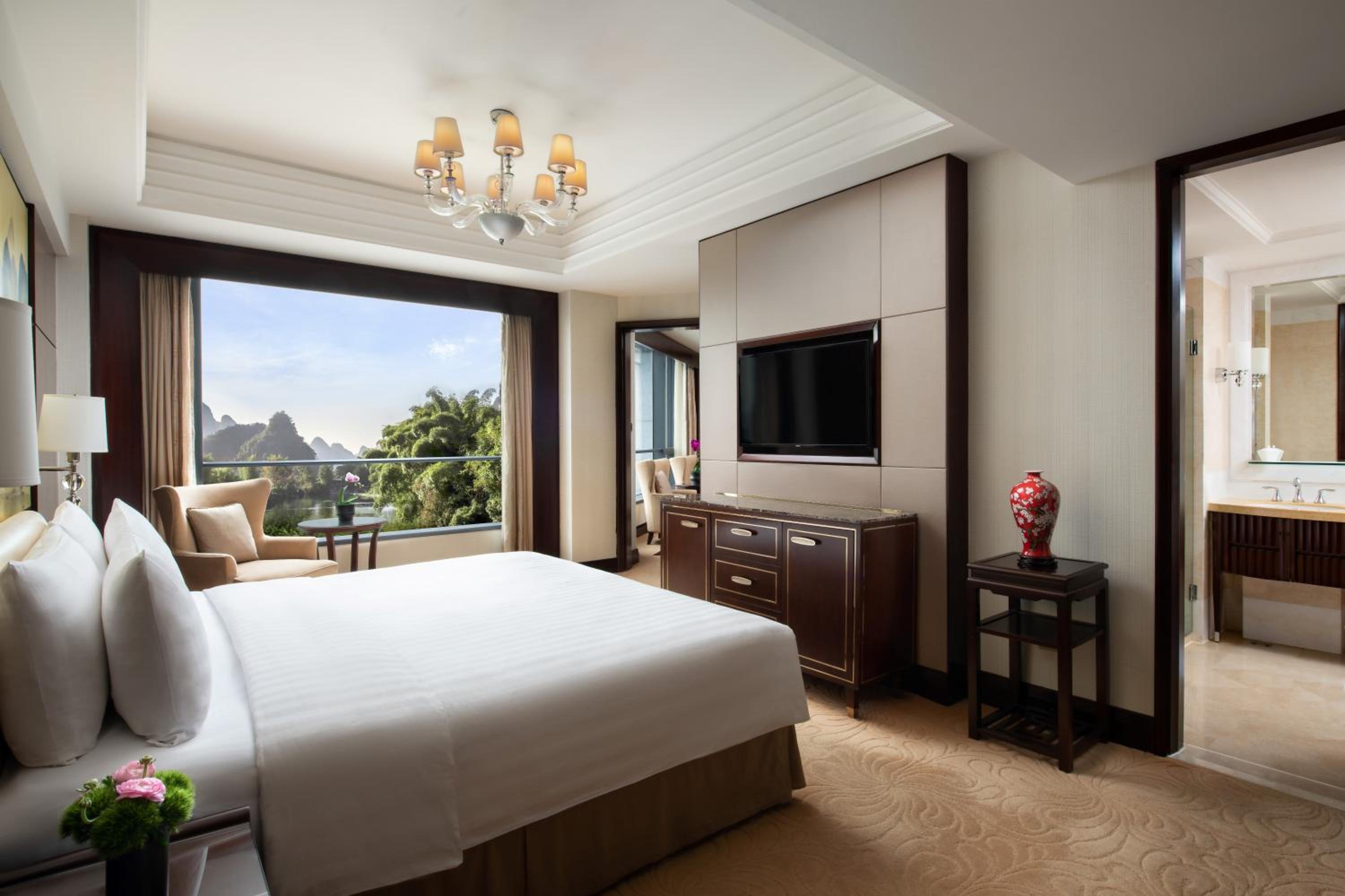 Executive King Suite with Club Access photo 1