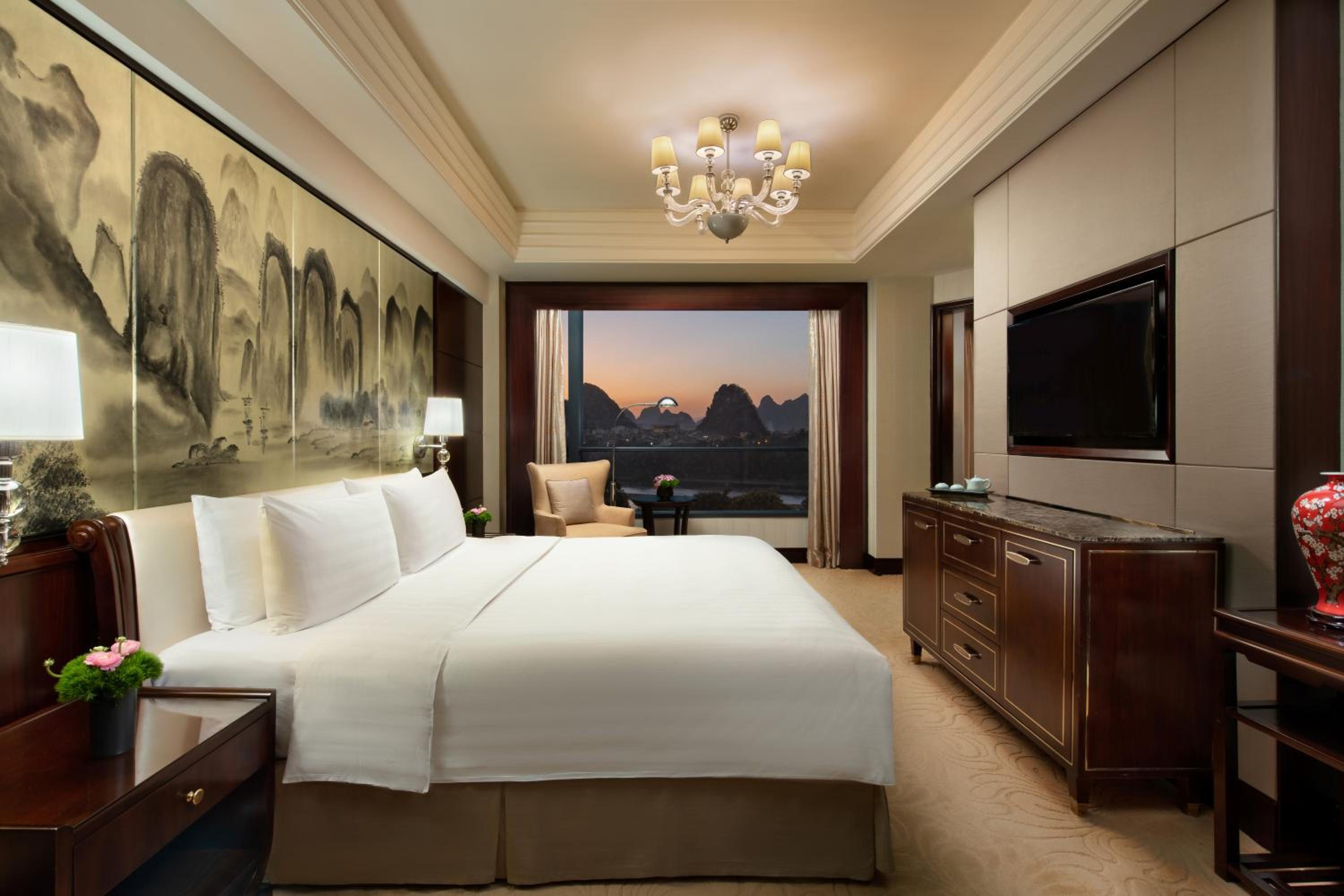 Executive King Suite with Club Access photo 3