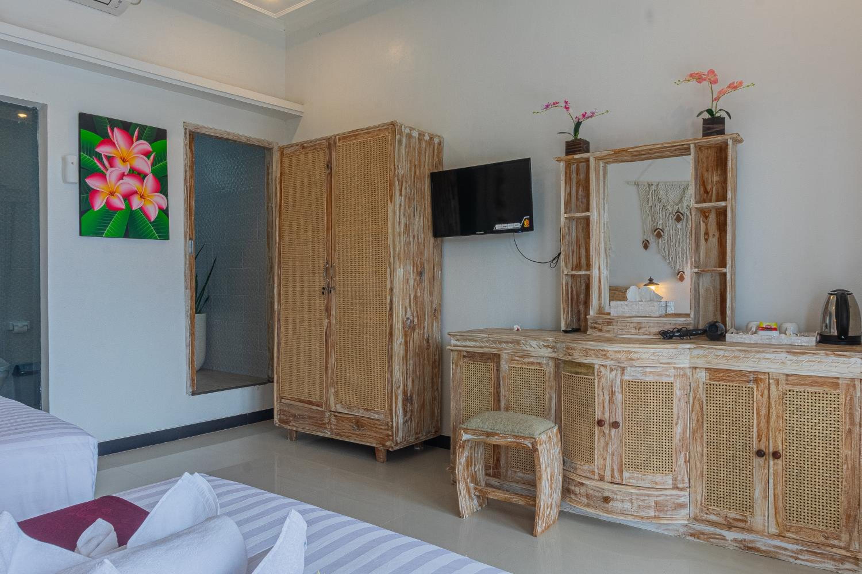 Deluxe Twin Room with Sea View photo 3