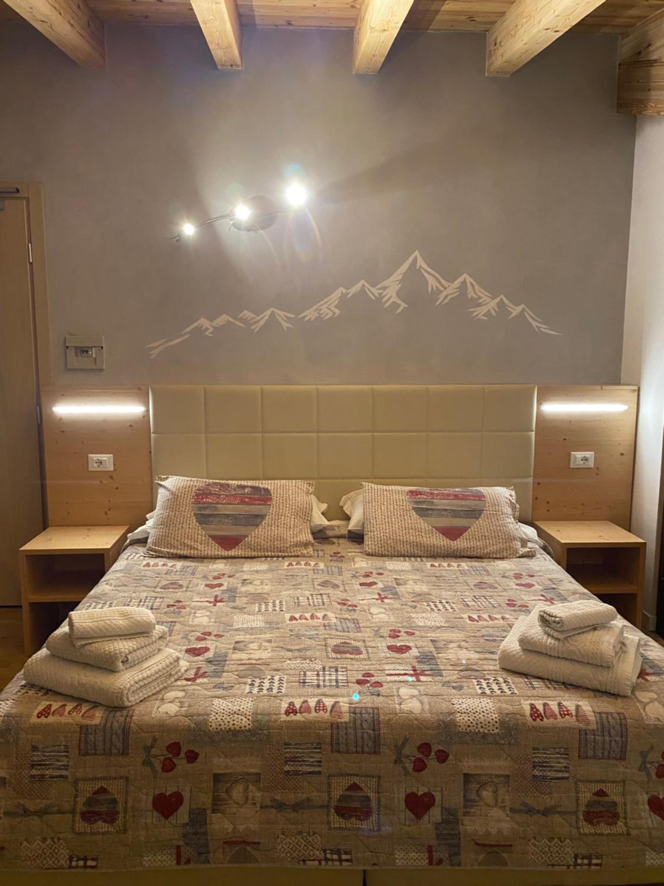 Standard Double or Twin Room - Photo 13