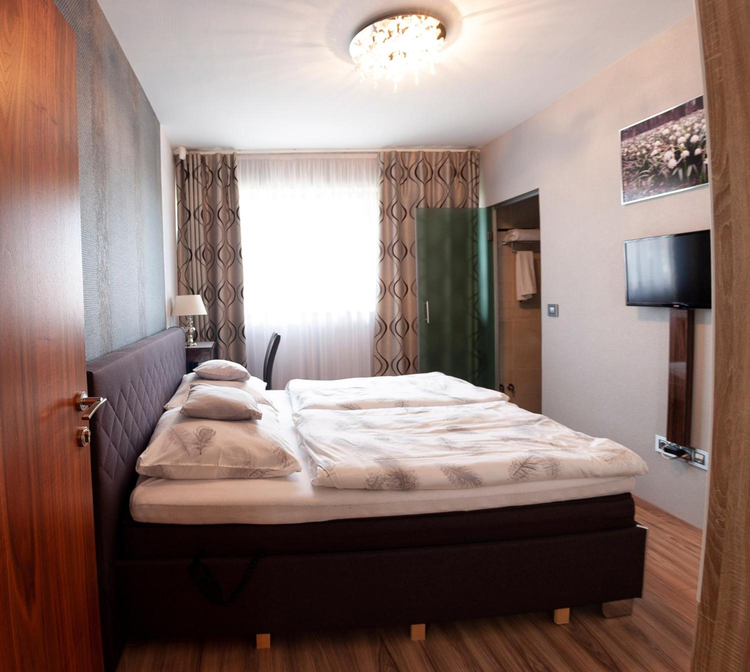 Double Room with Private Bathroom photo 3